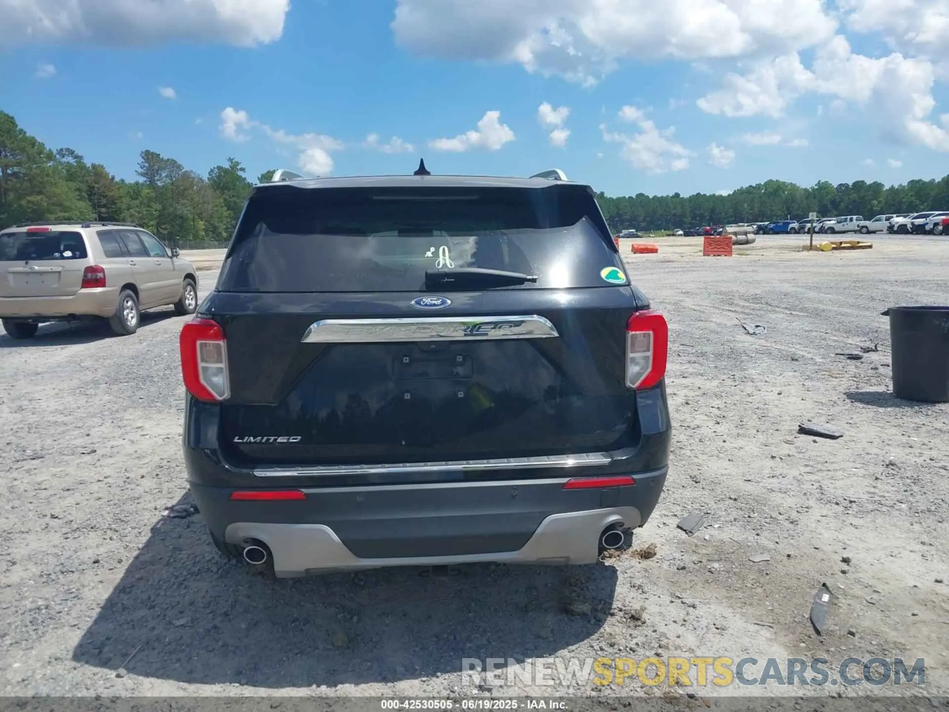 17 Photograph of a damaged car 1FMSK7FH6MGB06065 FORD EXPLORER 2021