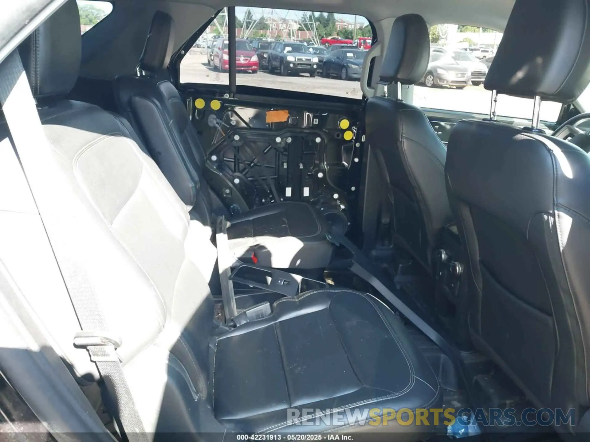 8 Фотография поврежденного автомобиля 1FMSK8DH6MGB10383 FORD EXPLORER 2021