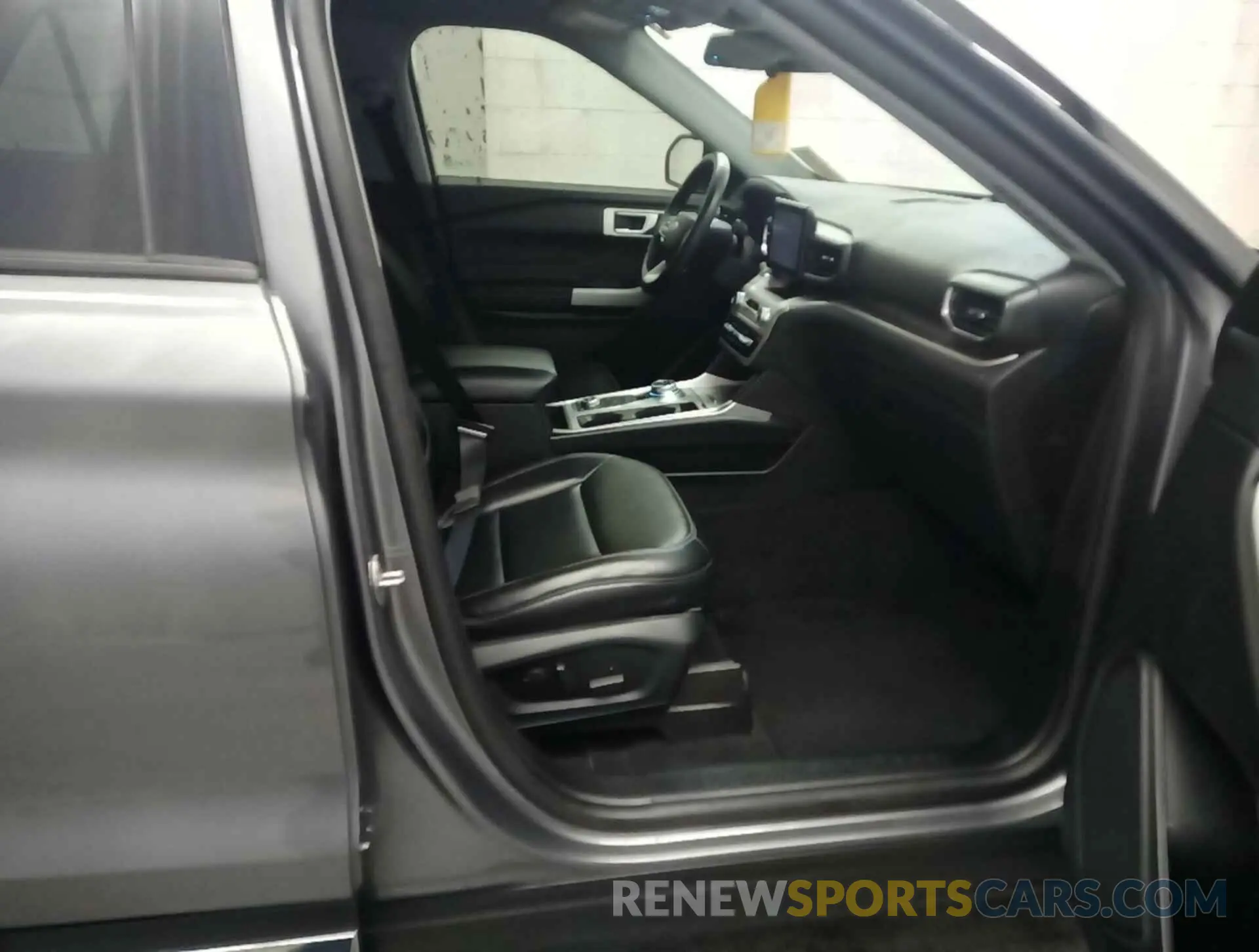 18 Photograph of a damaged car 1FMSK8DH8MGA65740 FORD EXPLORER 2021