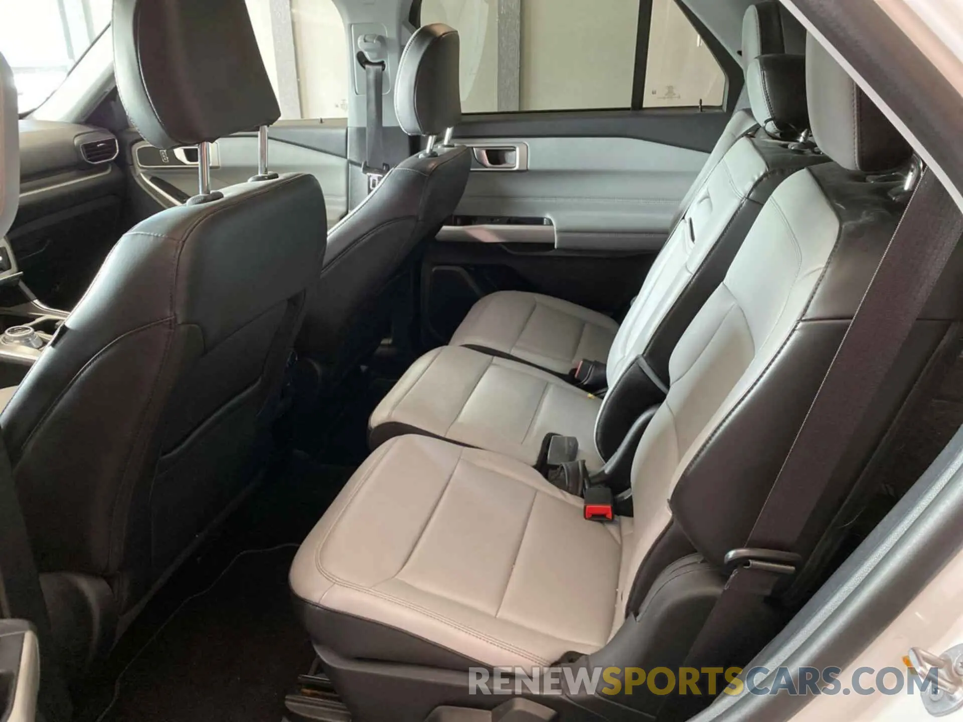 2 Фотография поврежденного автомобиля 1FMSK8DH8MGC01977 FORD EXPLORER 2021