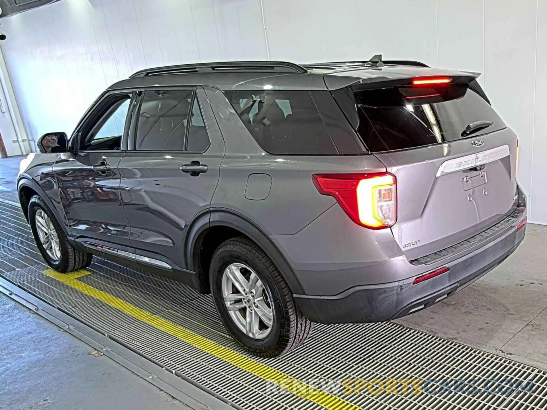 17 Фотография поврежденного автомобиля 1FMSK8DH9MGB05484 FORD EXPLORER 2021