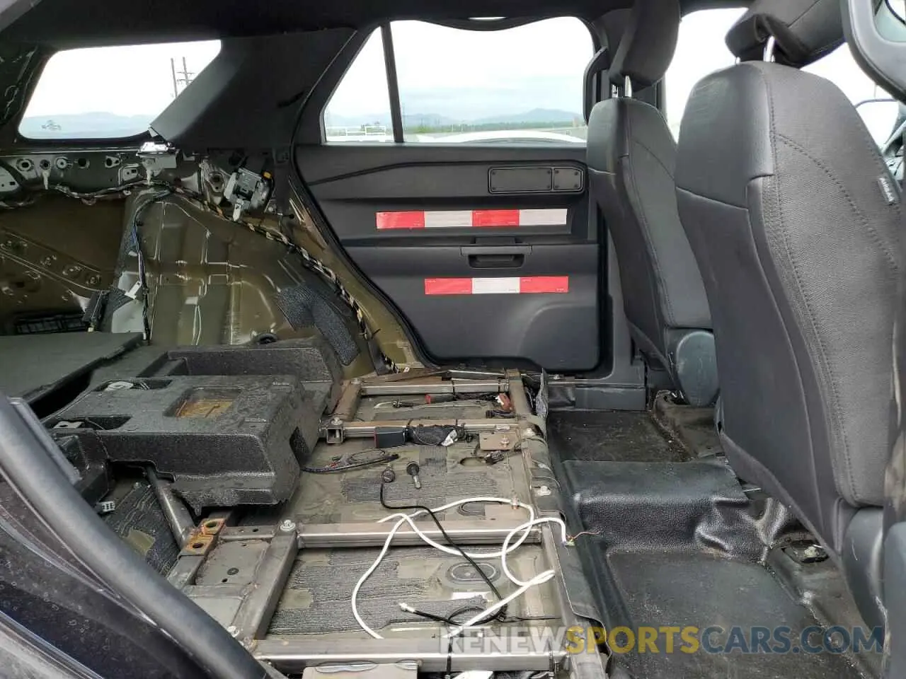 11 Photograph of a damaged car 1FM5K8AC6NGC24293 FORD EXPLORER 2022