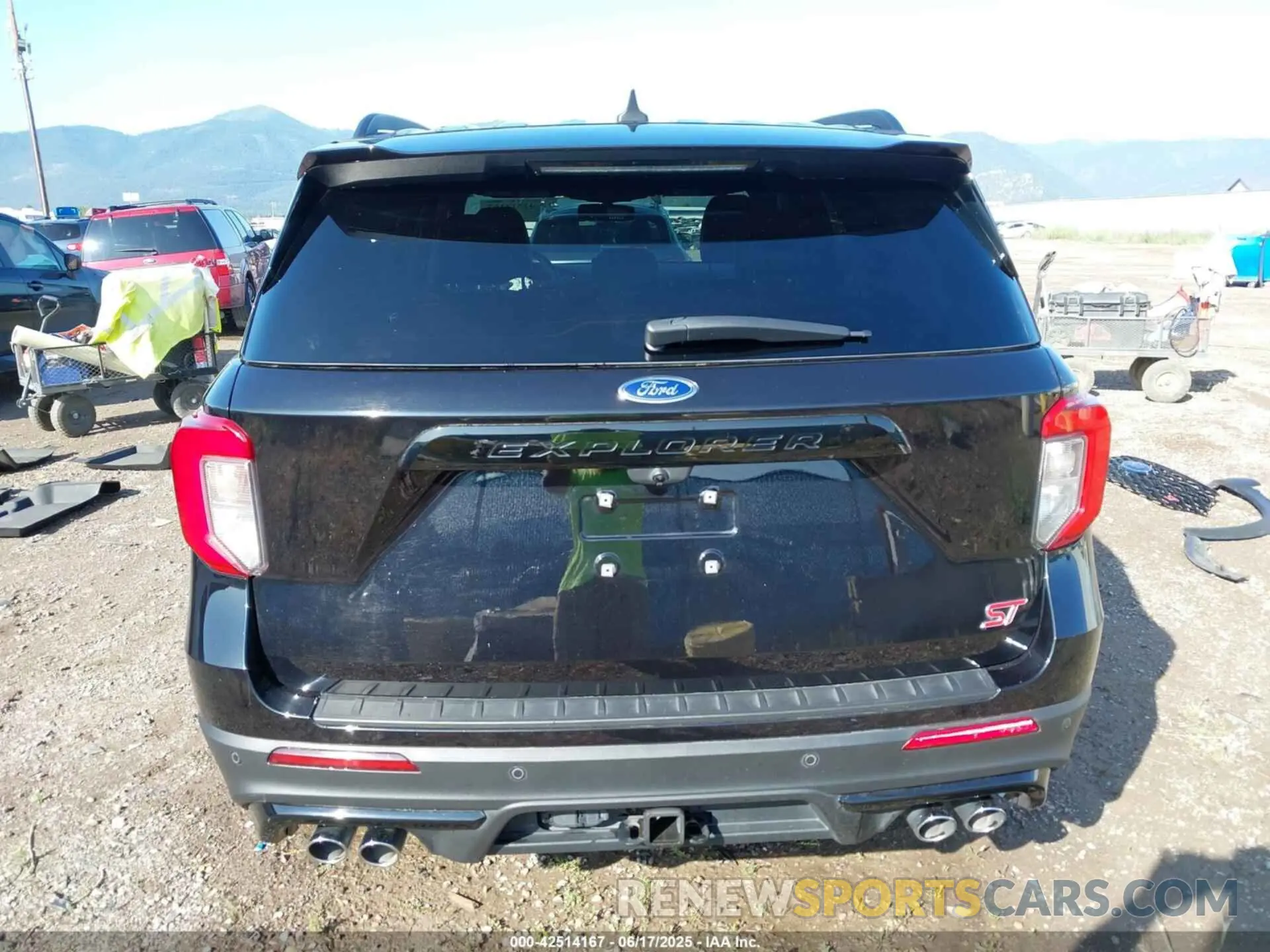 17 Photograph of a damaged car 1FM5K8GC2NGA12627 FORD EXPLORER 2022