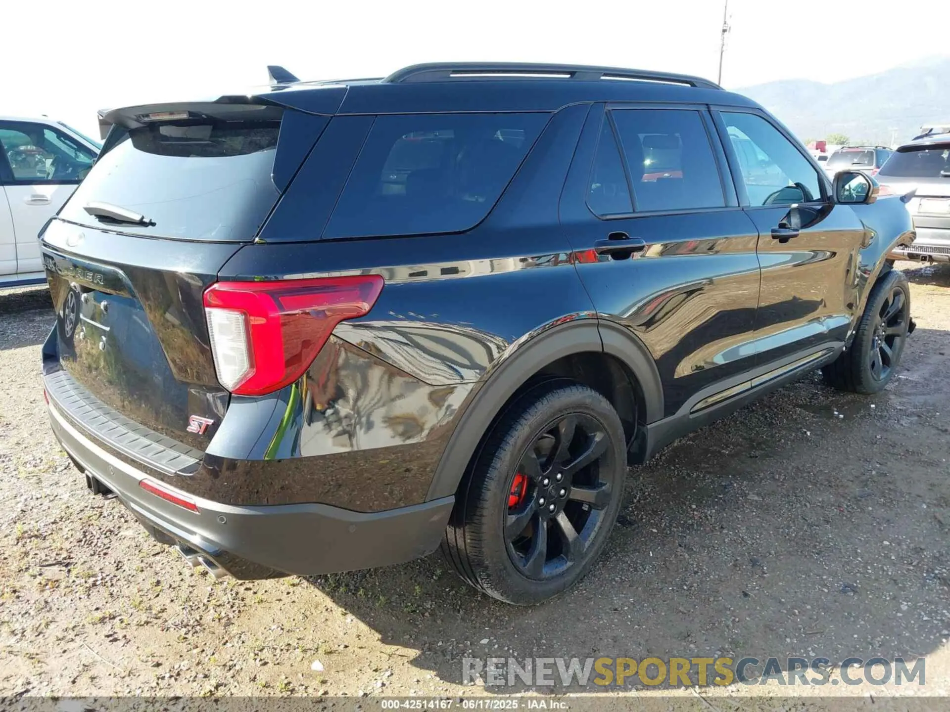 4 Photograph of a damaged car 1FM5K8GC2NGA12627 FORD EXPLORER 2022