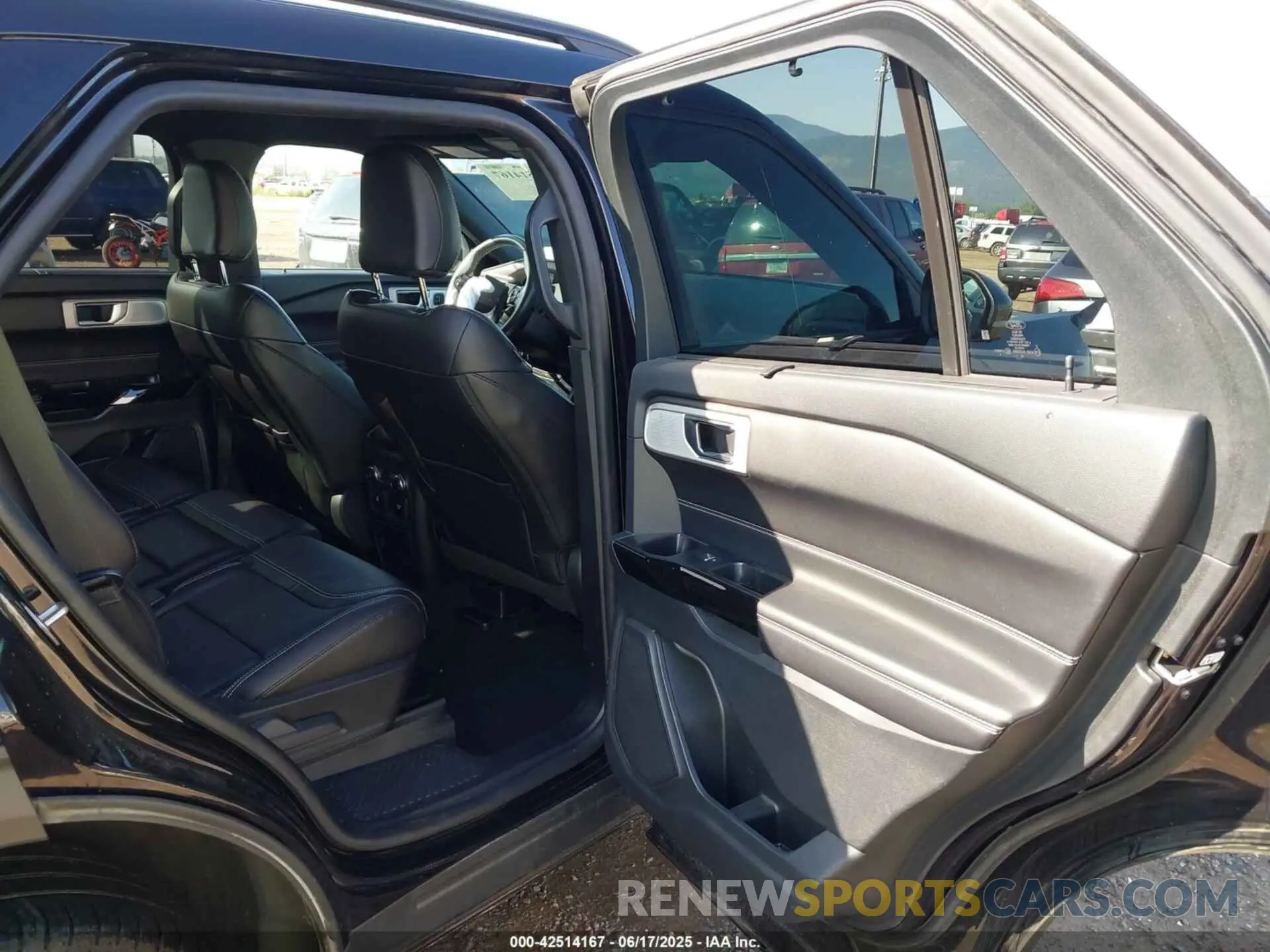 8 Photograph of a damaged car 1FM5K8GC2NGA12627 FORD EXPLORER 2022