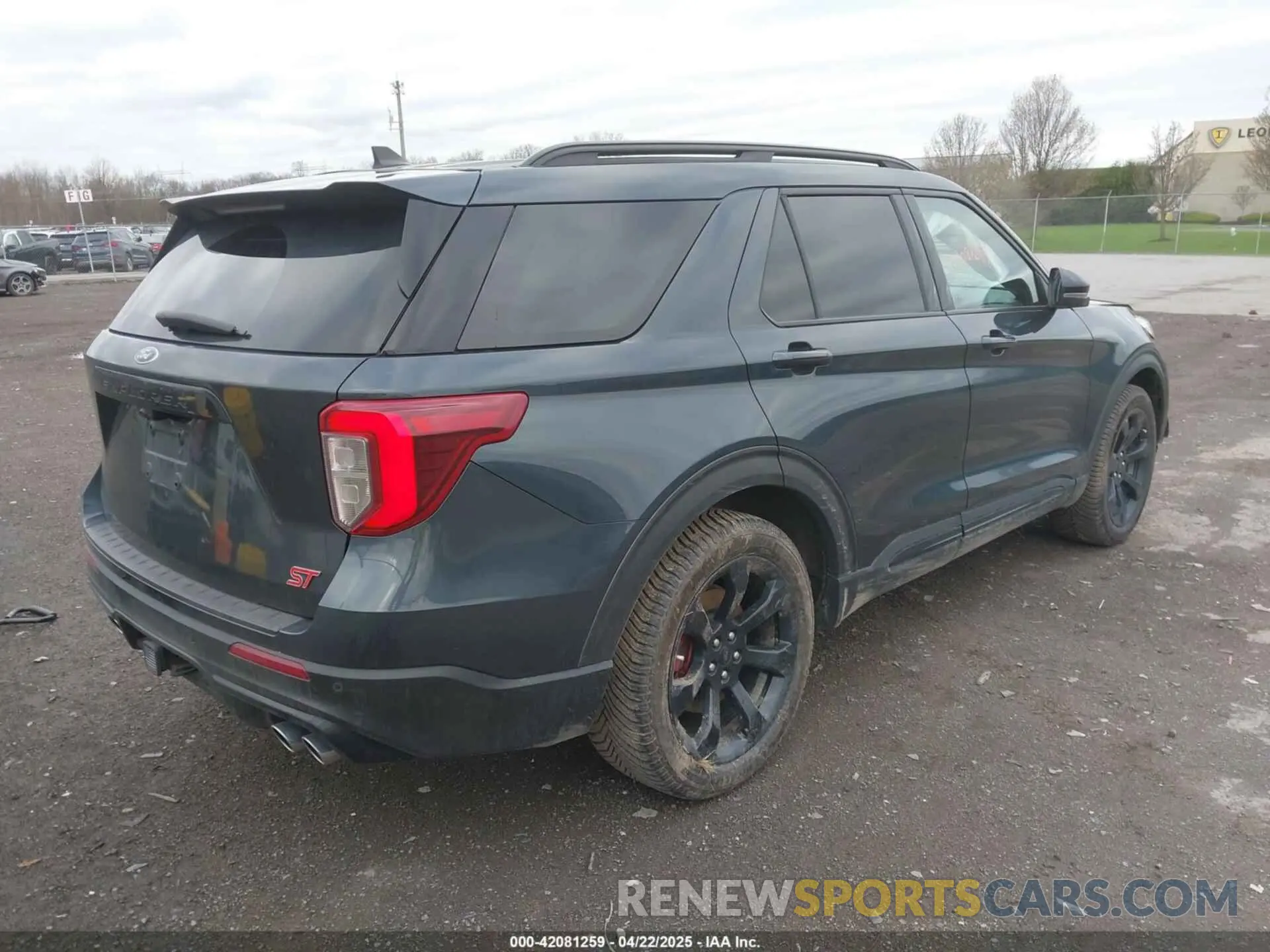 4 Photograph of a damaged car 1FM5K8GC2NGB82874 FORD EXPLORER 2022