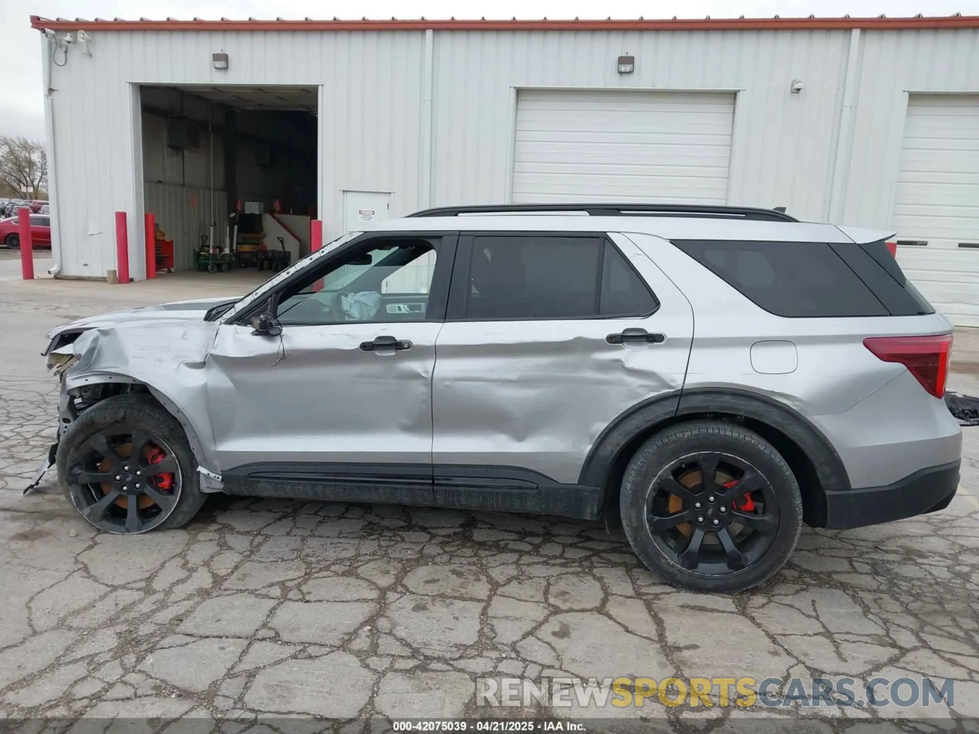 14 Photograph of a damaged car 1FM5K8GC9NGC10573 FORD EXPLORER 2022
