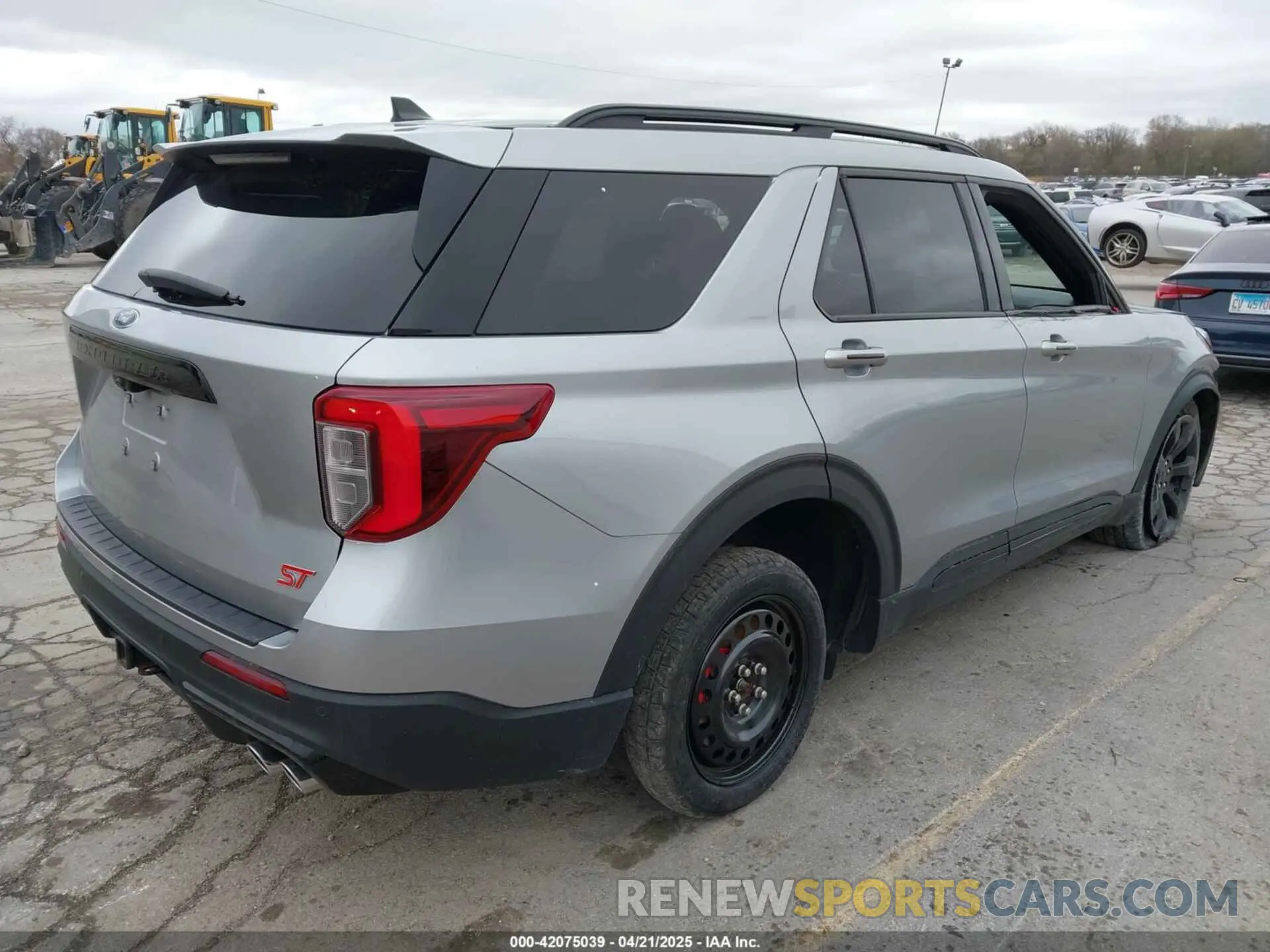 4 Photograph of a damaged car 1FM5K8GC9NGC10573 FORD EXPLORER 2022
