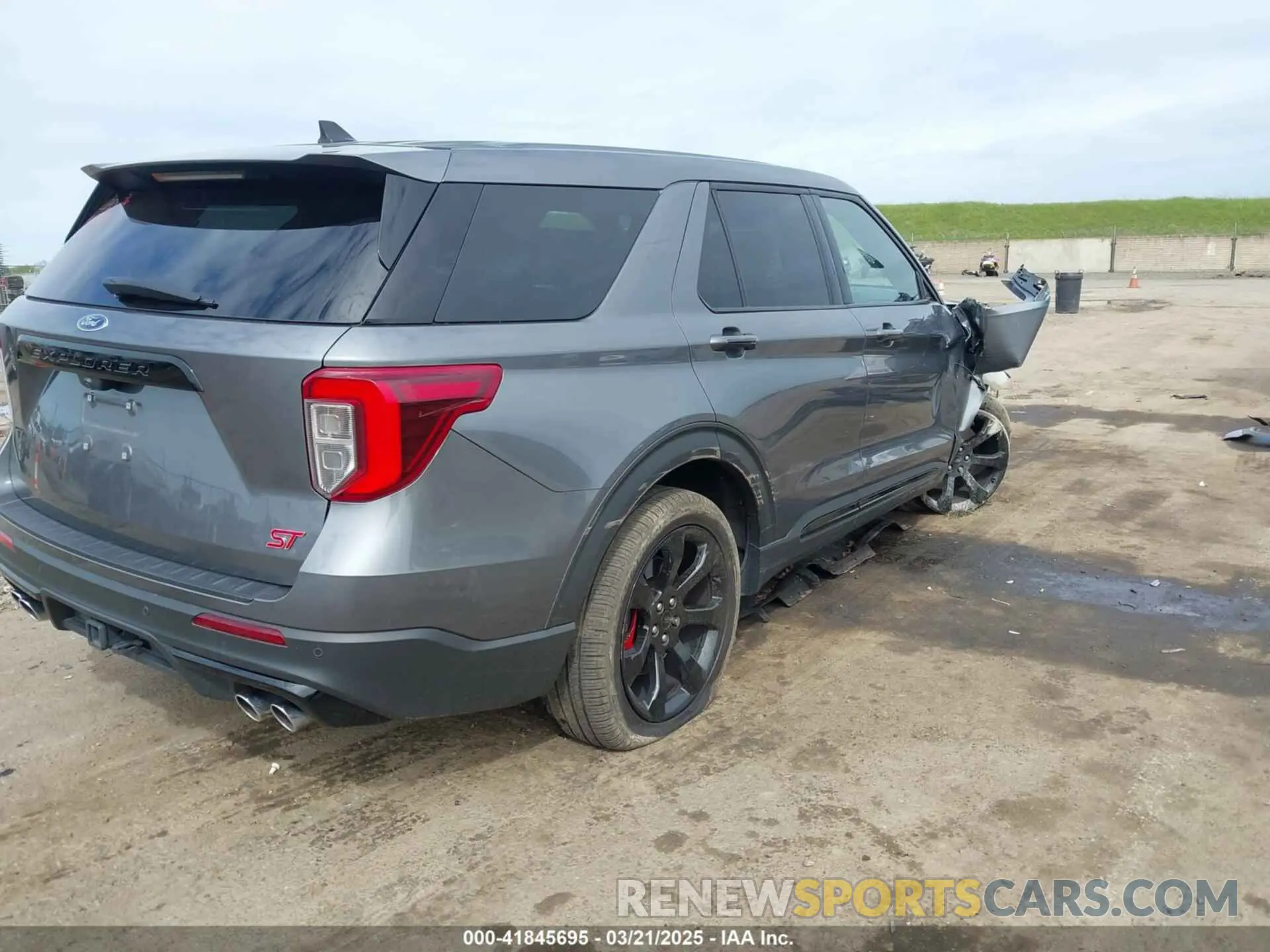 4 Photograph of a damaged car 1FM5K8GCXNGC20898 FORD EXPLORER 2022