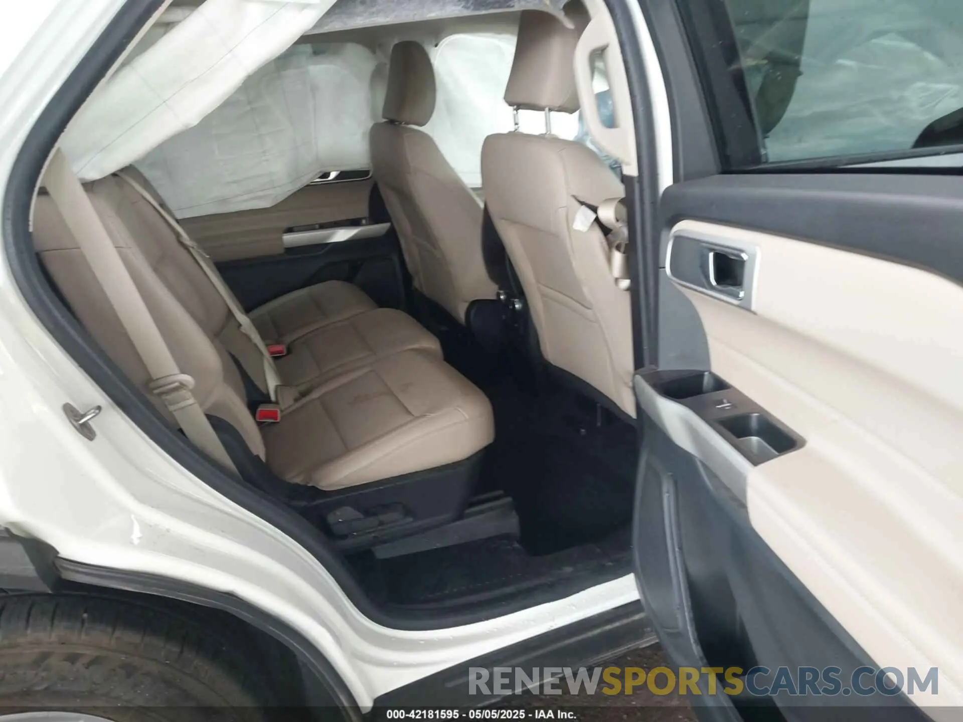 8 Photograph of a damaged car 1FMSK7DH0NGB25926 FORD EXPLORER 2022
