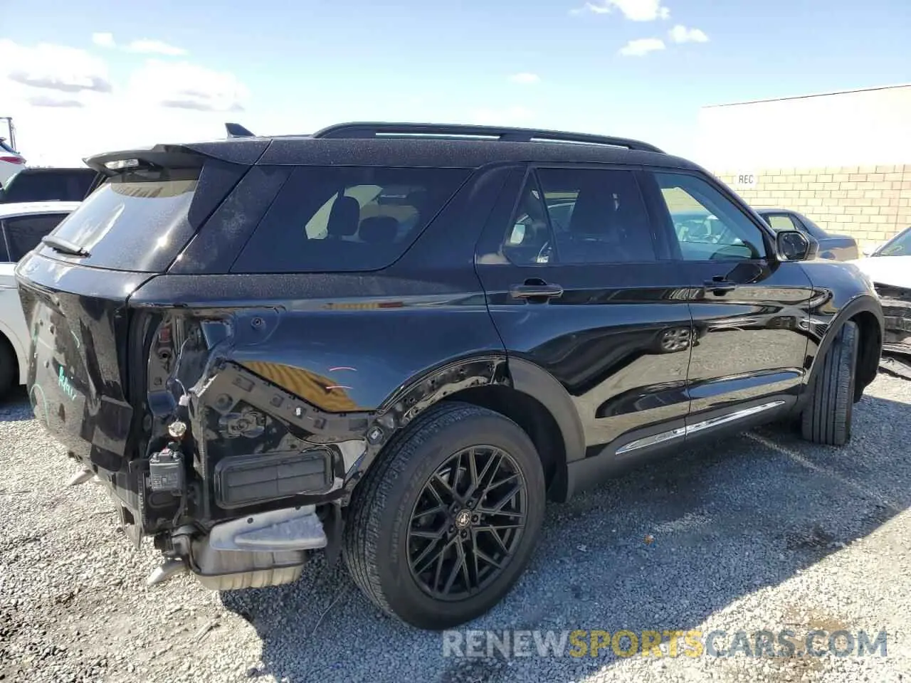 3 Фотография поврежденного автомобиля 1FMSK7DH8NGB68782 FORD EXPLORER 2022