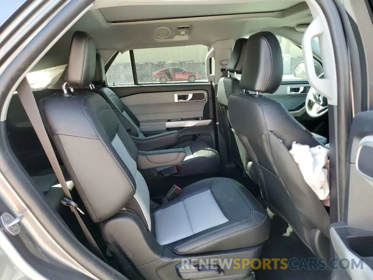 11 Photograph of a damaged car 1FMSK7DH9NGA96684 FORD EXPLORER 2022