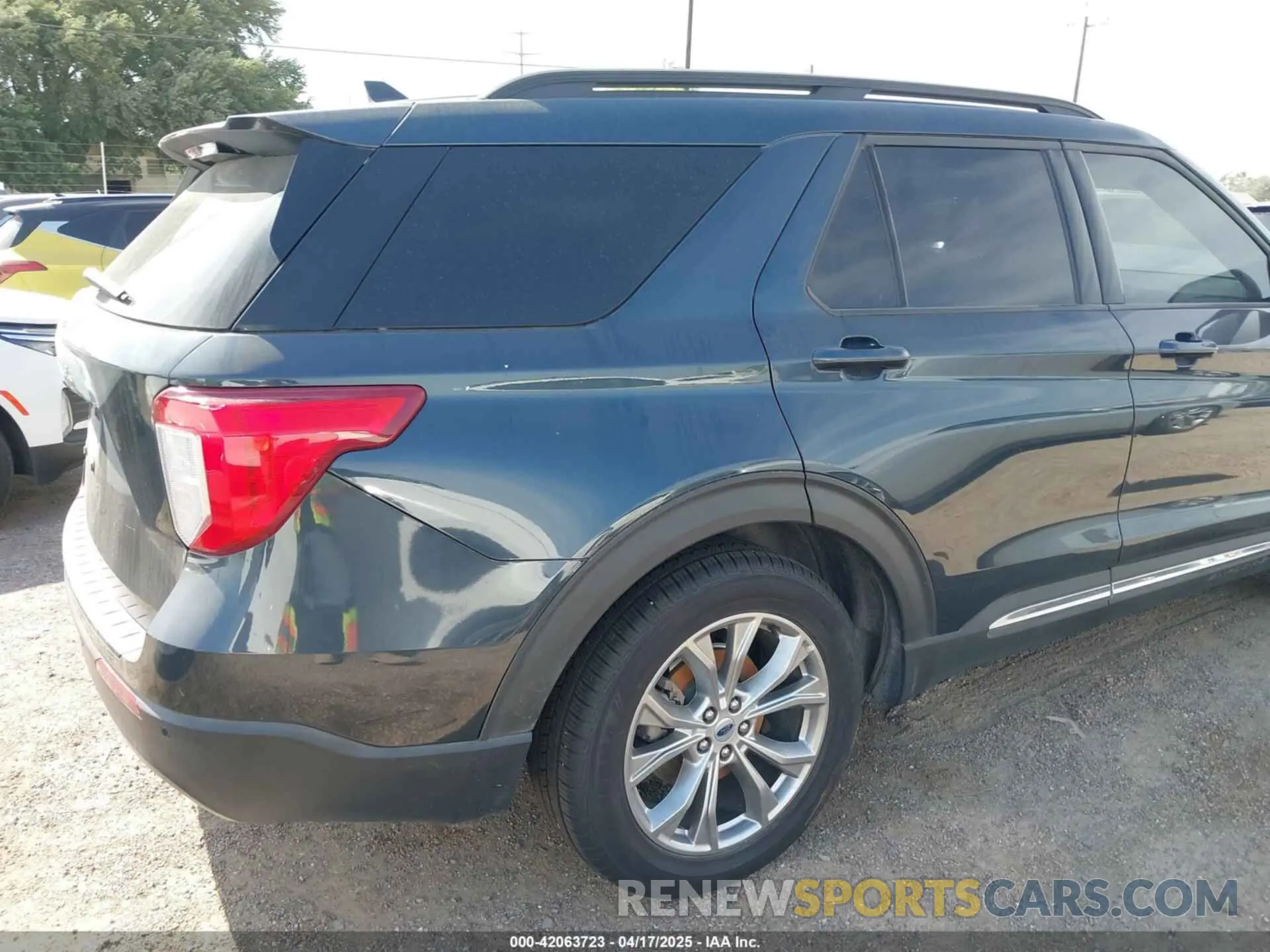 4 Photograph of a damaged car 1FMSK7DHXNGA75438 FORD EXPLORER 2022