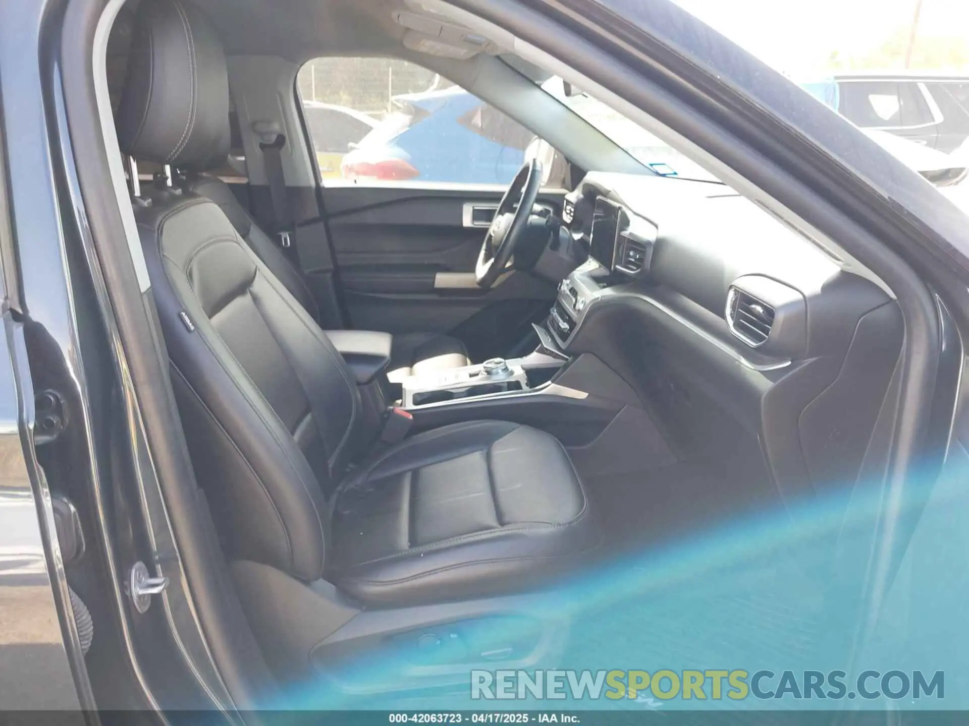 5 Photograph of a damaged car 1FMSK7DHXNGA75438 FORD EXPLORER 2022