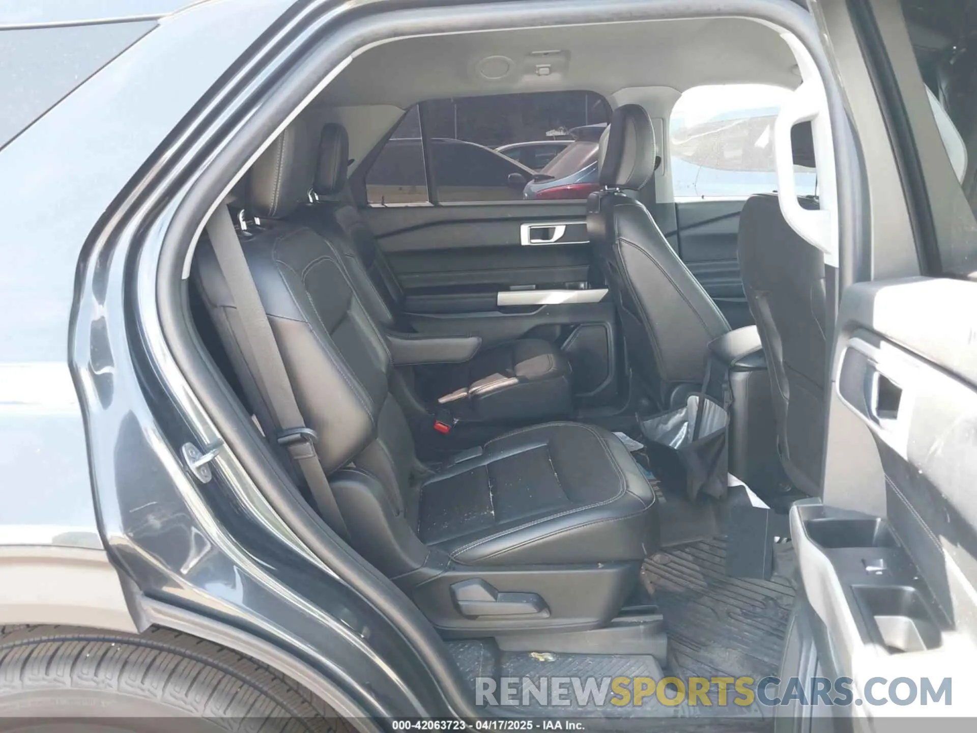 8 Photograph of a damaged car 1FMSK7DHXNGA75438 FORD EXPLORER 2022