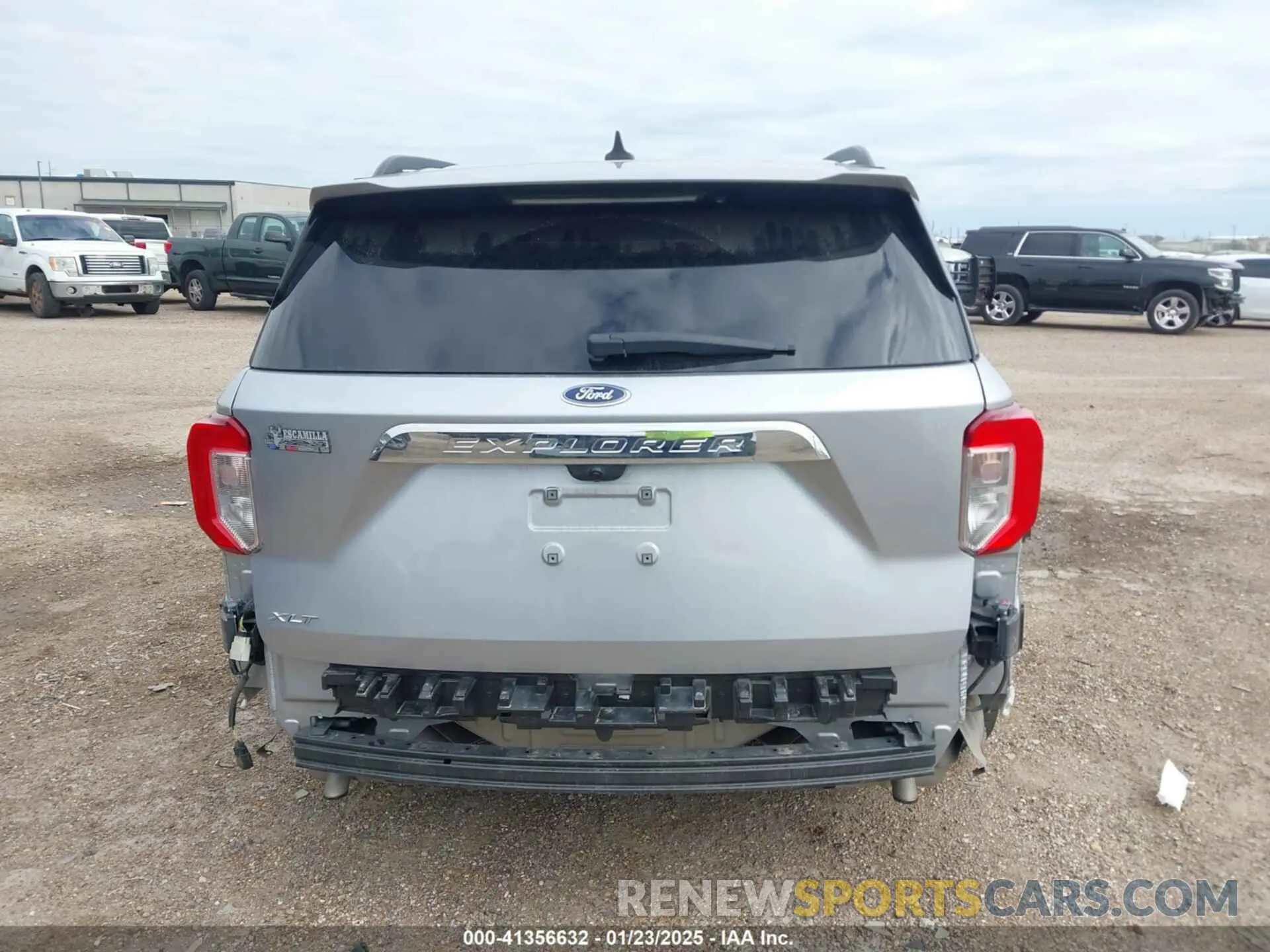 17 Photograph of a damaged car 1FMSK7DHXNGA80459 FORD EXPLORER 2022