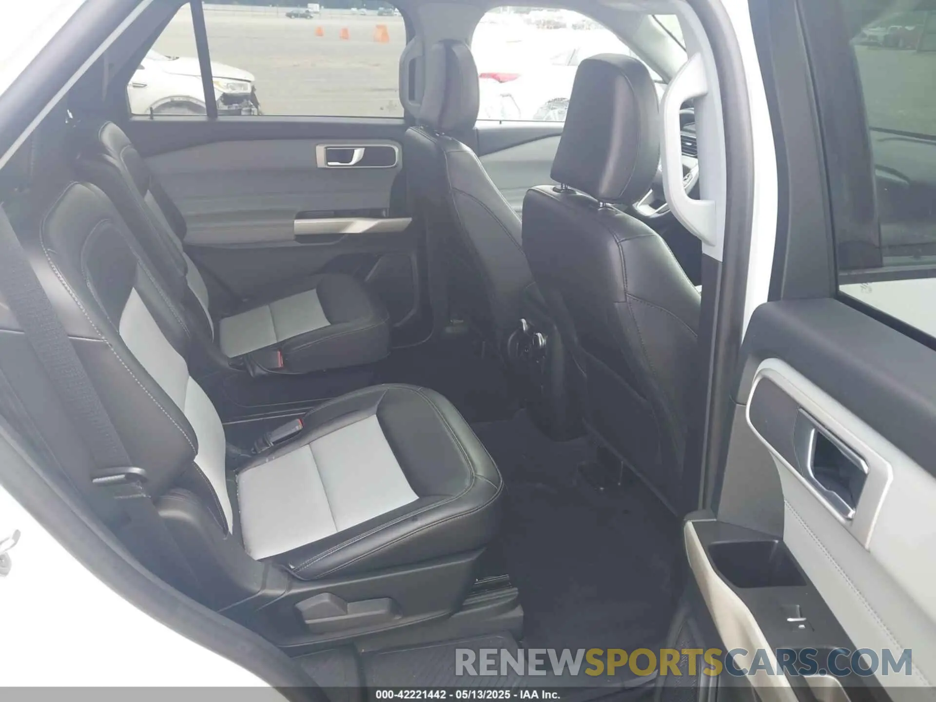 8 Фотография поврежденного автомобиля 1FMSK7DHXNGB35329 FORD EXPLORER 2022