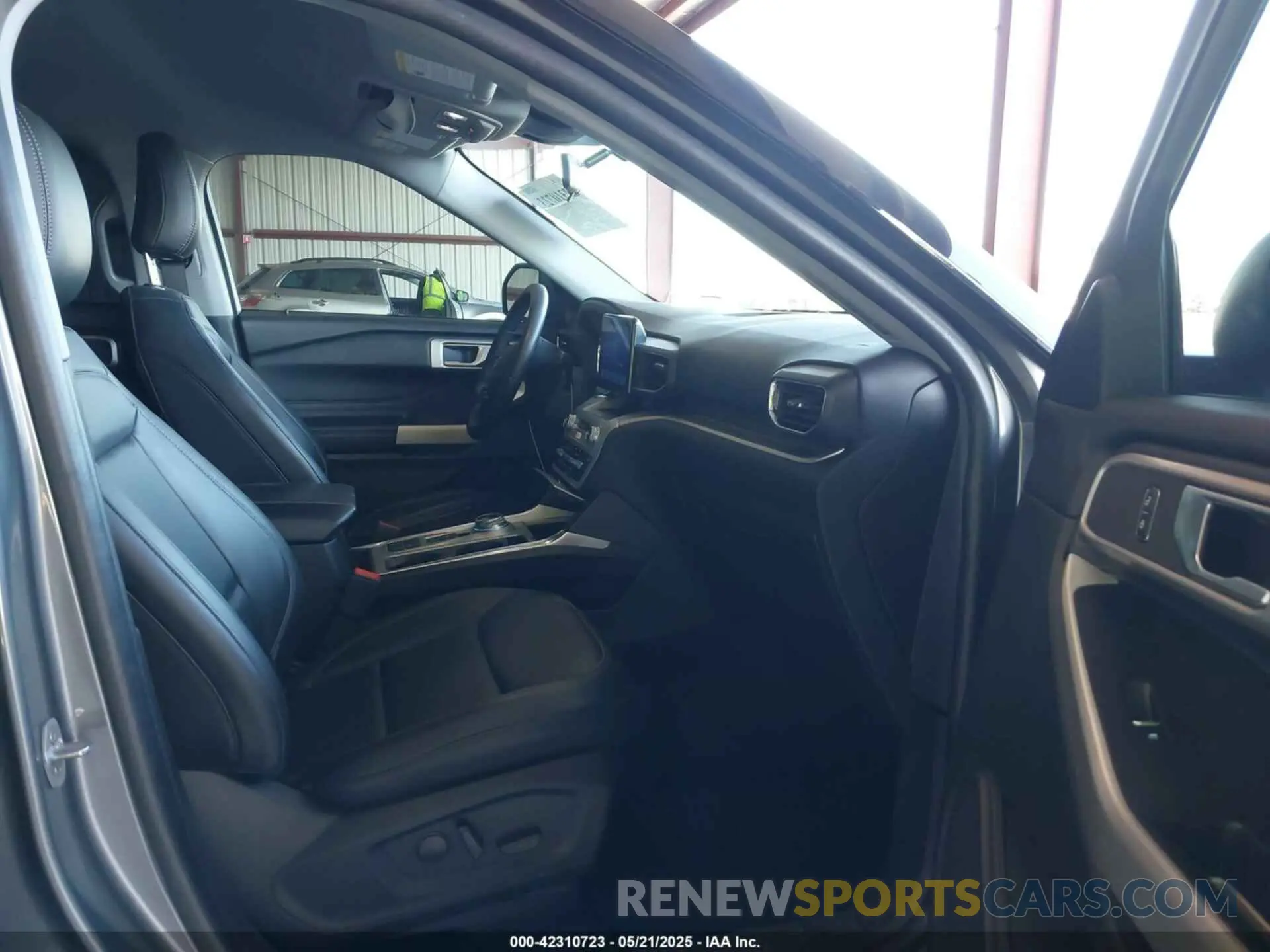 5 Photograph of a damaged car 1FMSK7DHXNGB36514 FORD EXPLORER 2022