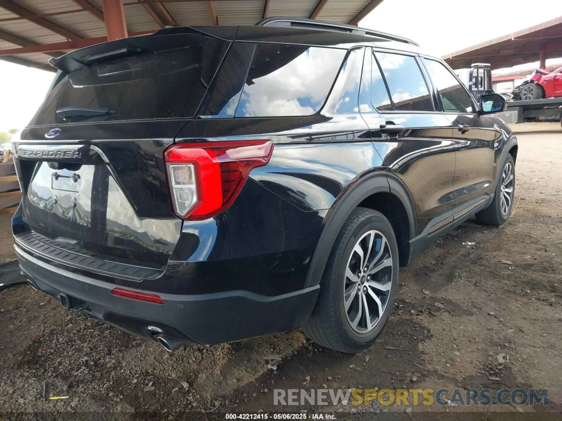 4 Photograph of a damaged car 1FMSK7KH5NGA21032 FORD EXPLORER 2022
