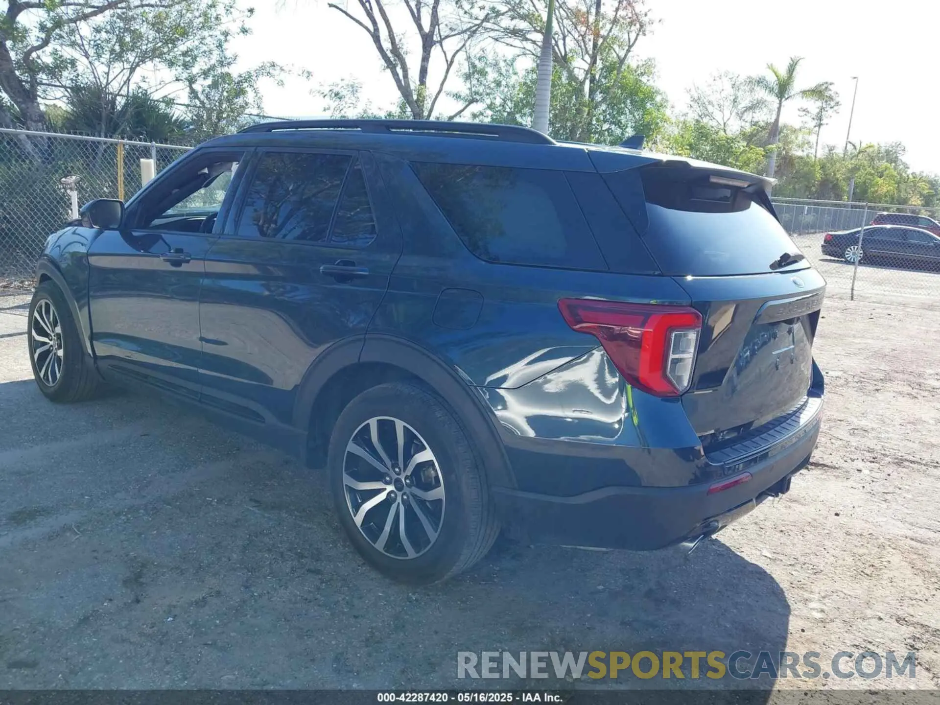 3 Photograph of a damaged car 1FMSK7KH9NGB68860 FORD EXPLORER 2022