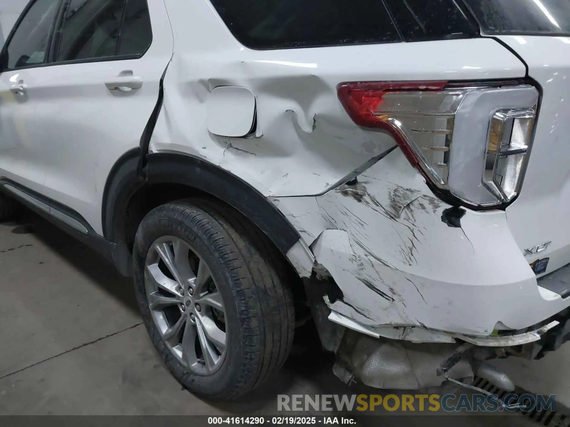 17 Photograph of a damaged car 1FMSK8DH2NGA29432 FORD EXPLORER 2022