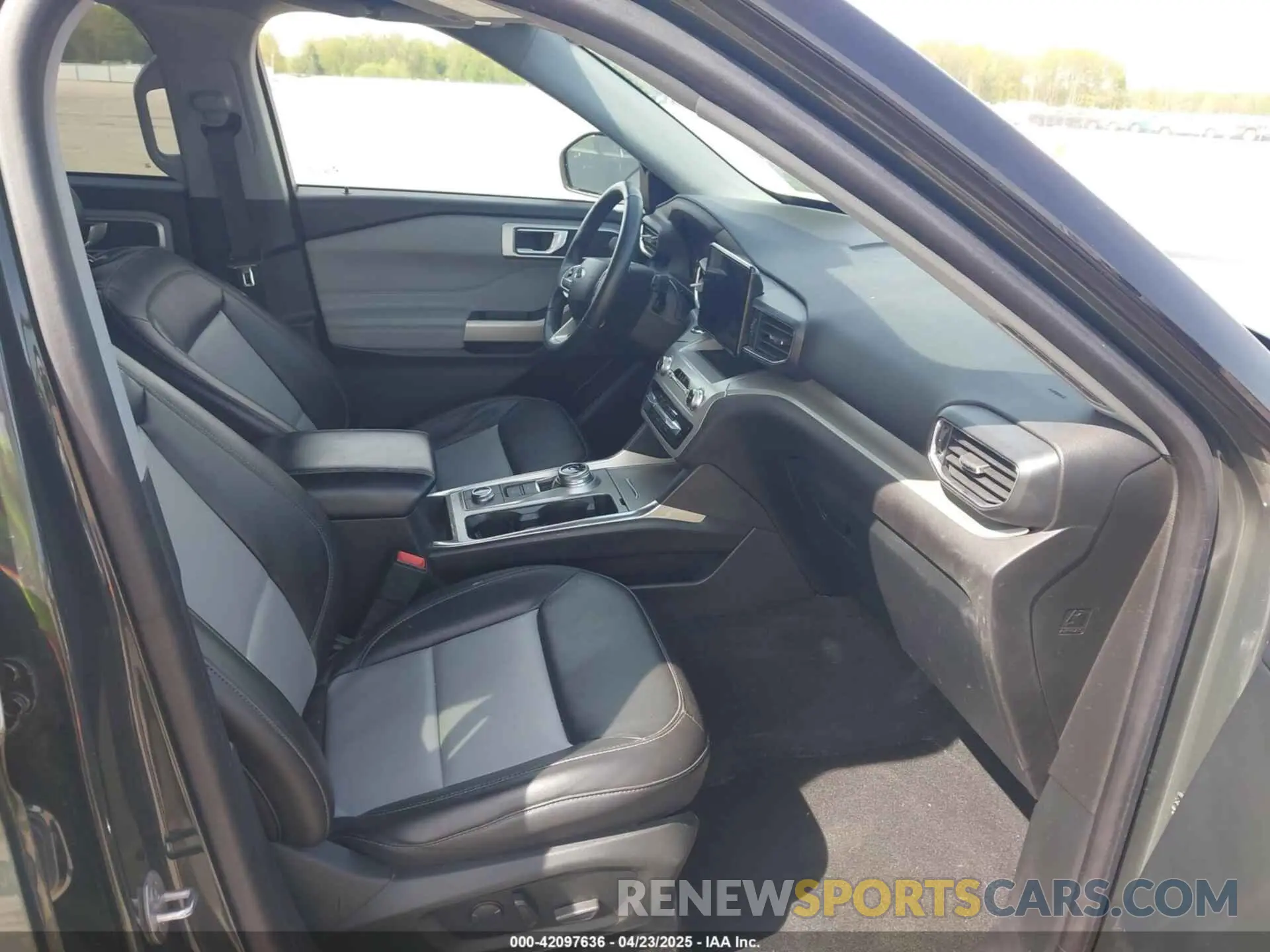 5 Photograph of a damaged car 1FMSK8DH4NGB96648 FORD EXPLORER 2022