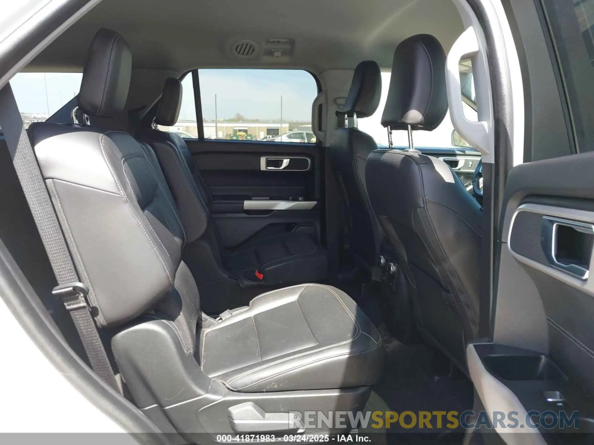 8 Photograph of a damaged car 1FMSK8DH7NGC47205 FORD EXPLORER 2022