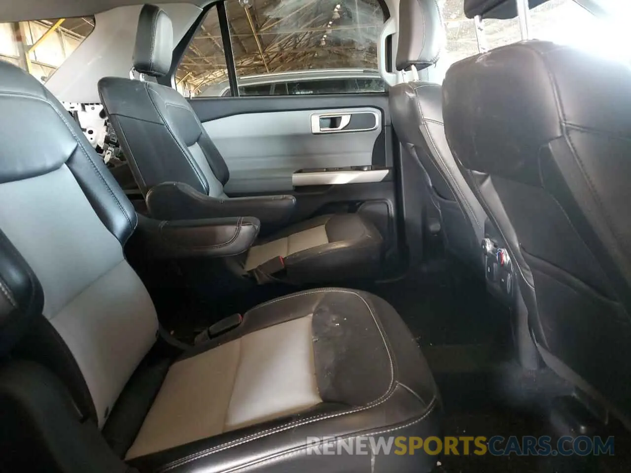 11 Photograph of a damaged car 1FMSK8DH8NGA23358 FORD EXPLORER 2022