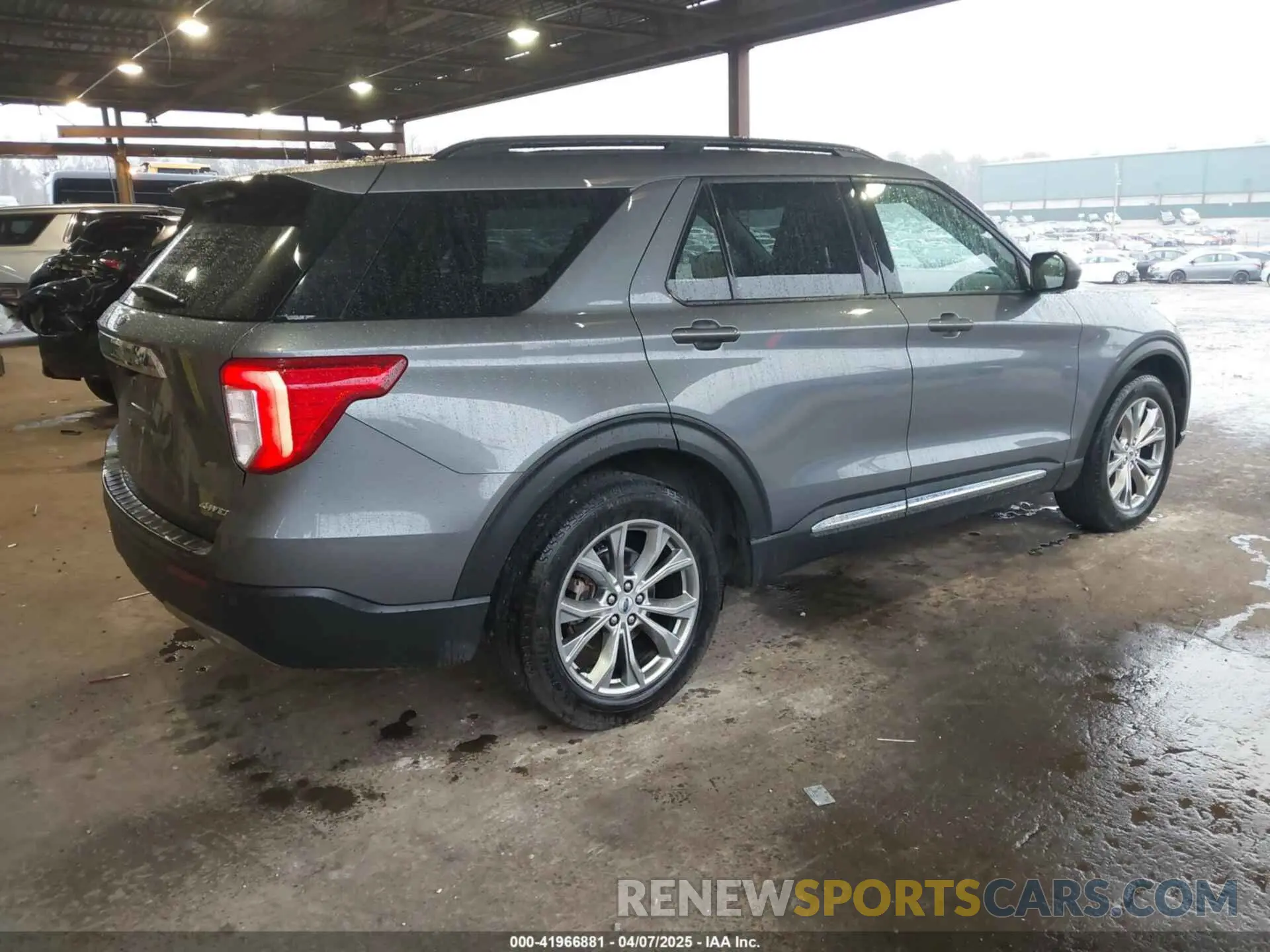 4 Photograph of a damaged car 1FMSK8DH8NGB25128 FORD EXPLORER 2022