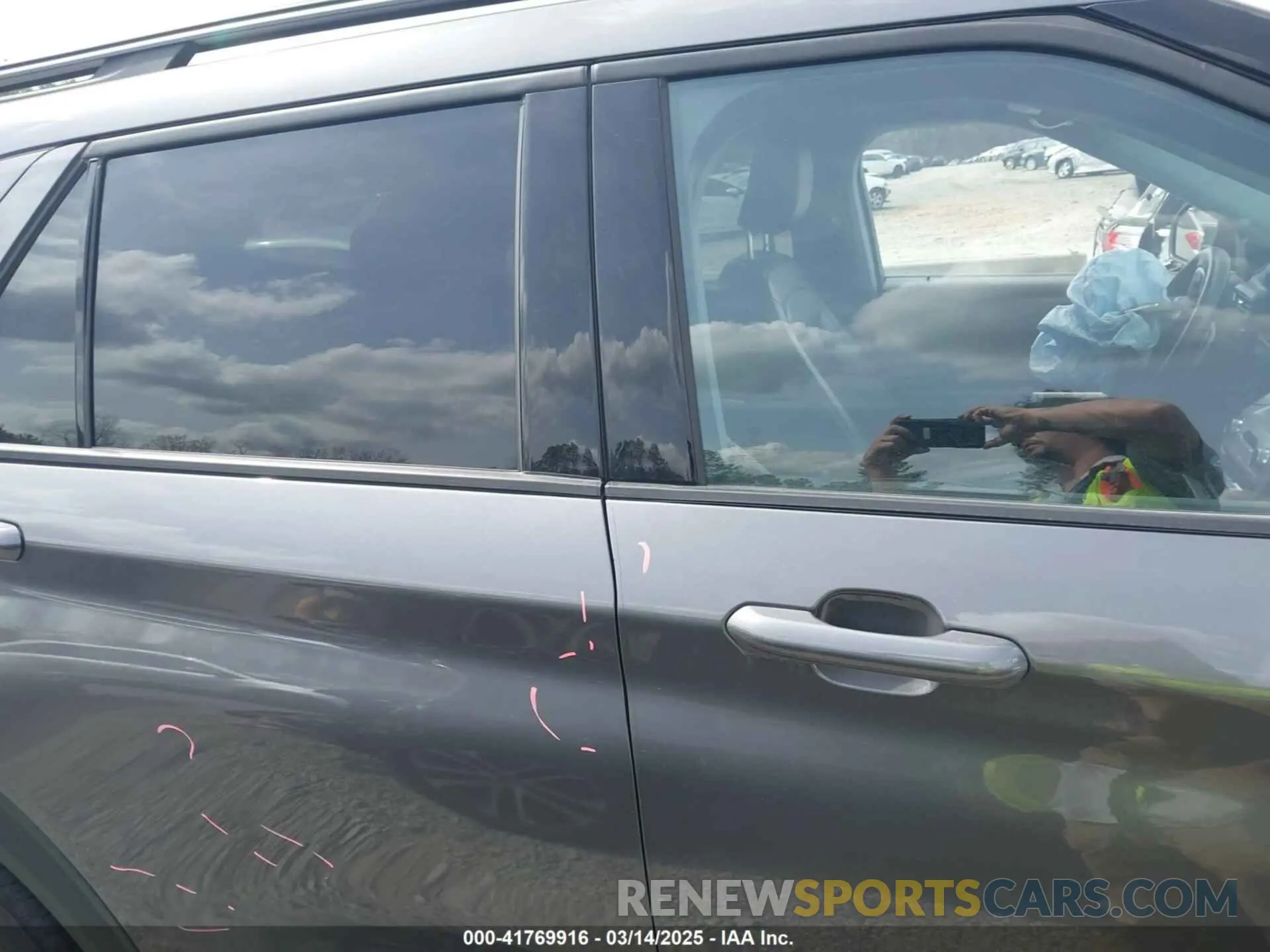 13 Photograph of a damaged car 1FMSK8DH9NGA23286 FORD EXPLORER 2022