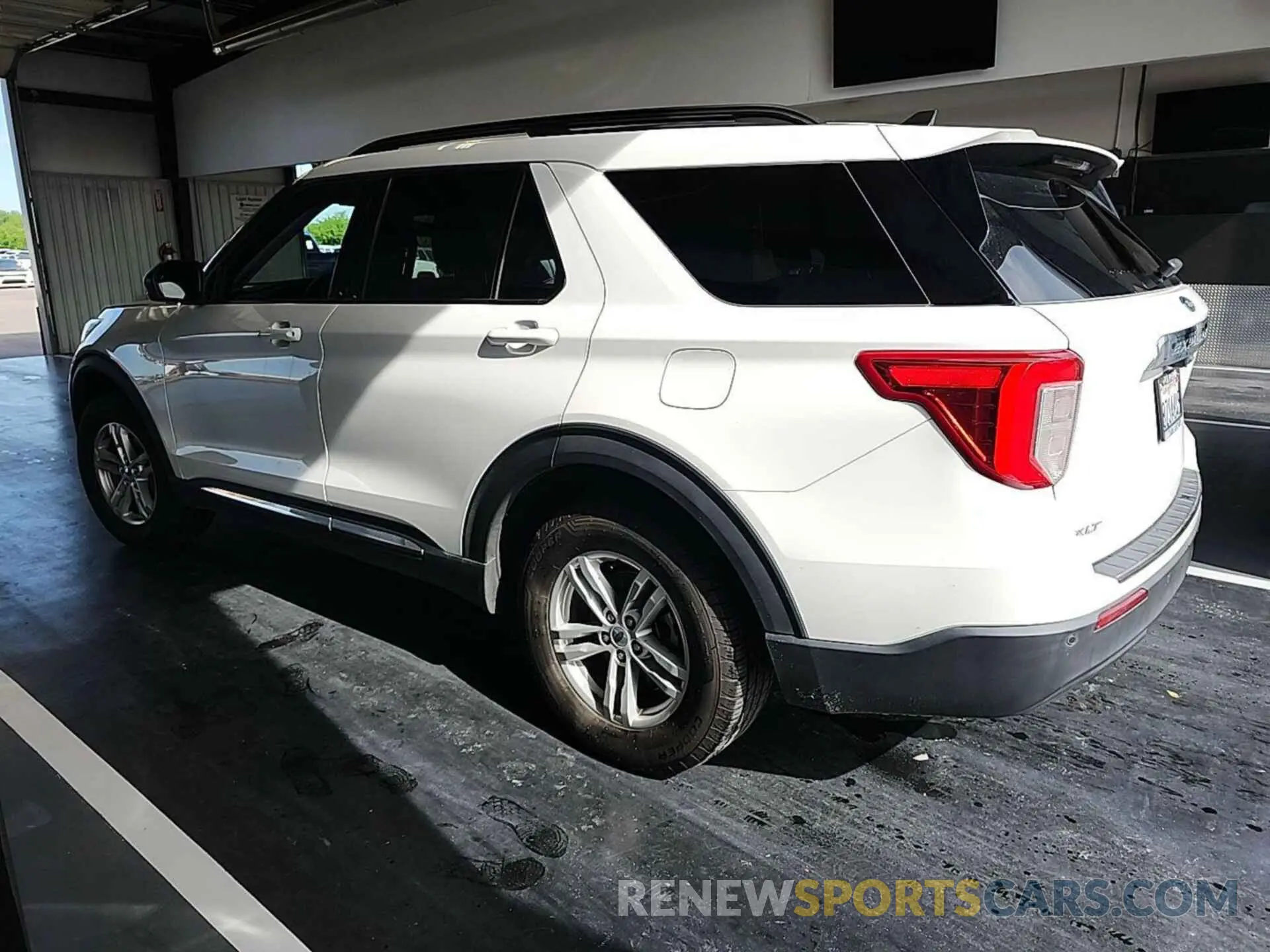 6 Photograph of a damaged car 1FMSK8DHXNGA32255 FORD EXPLORER 2022