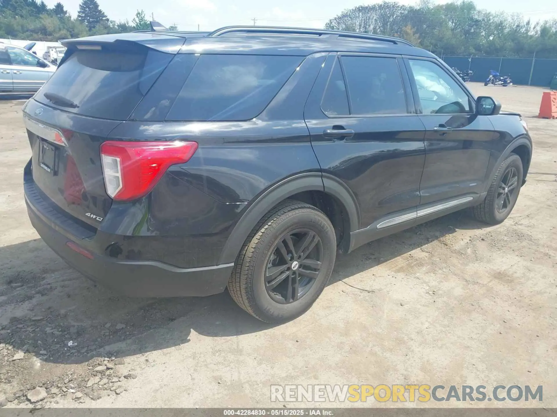 4 Photograph of a damaged car 1FMSK8DHXNGB24563 FORD EXPLORER 2022