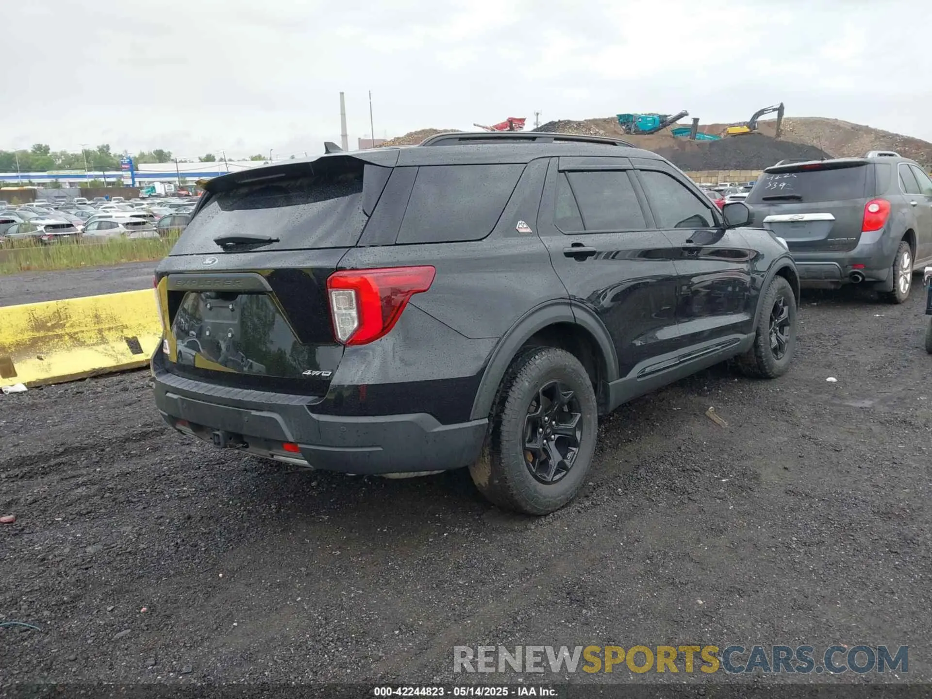 4 Photograph of a damaged car 1FMSK8JH0NGA82571 FORD EXPLORER 2022