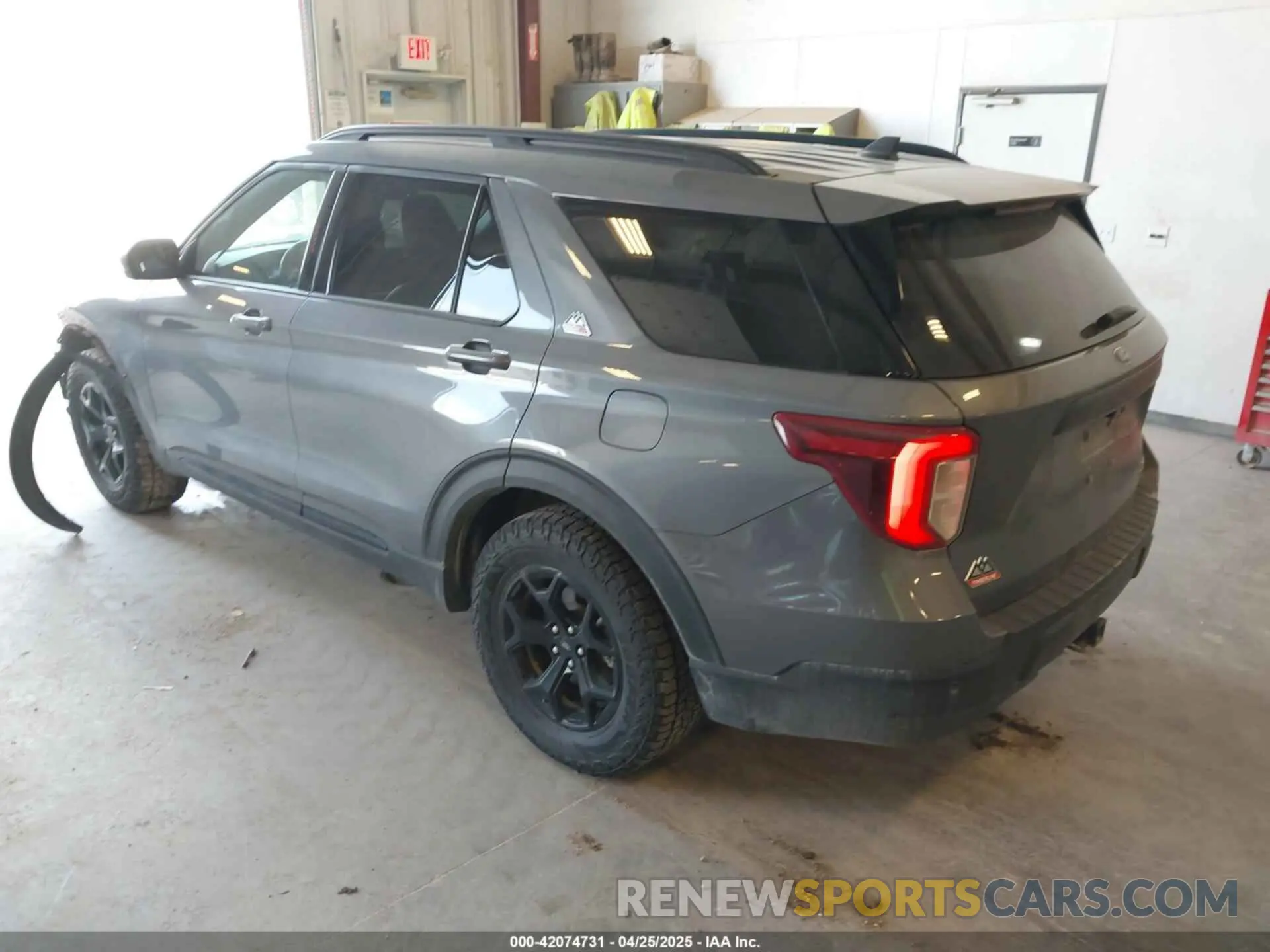 3 Photograph of a damaged car 1FMSK8JH1NGA67738 FORD EXPLORER 2022