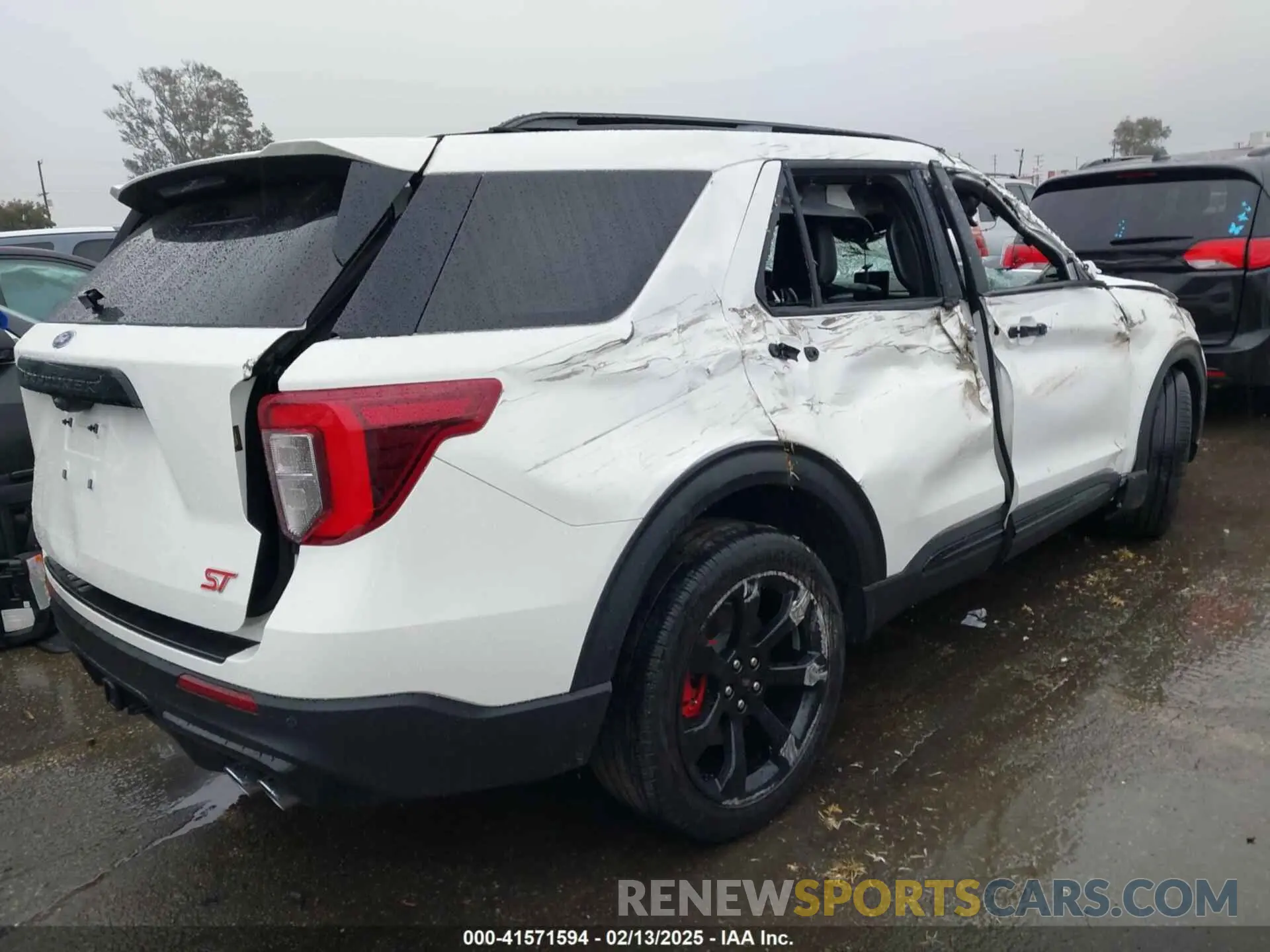 4 Photograph of a damaged car 1FM5K8GC8PGA29970 FORD EXPLORER 2023