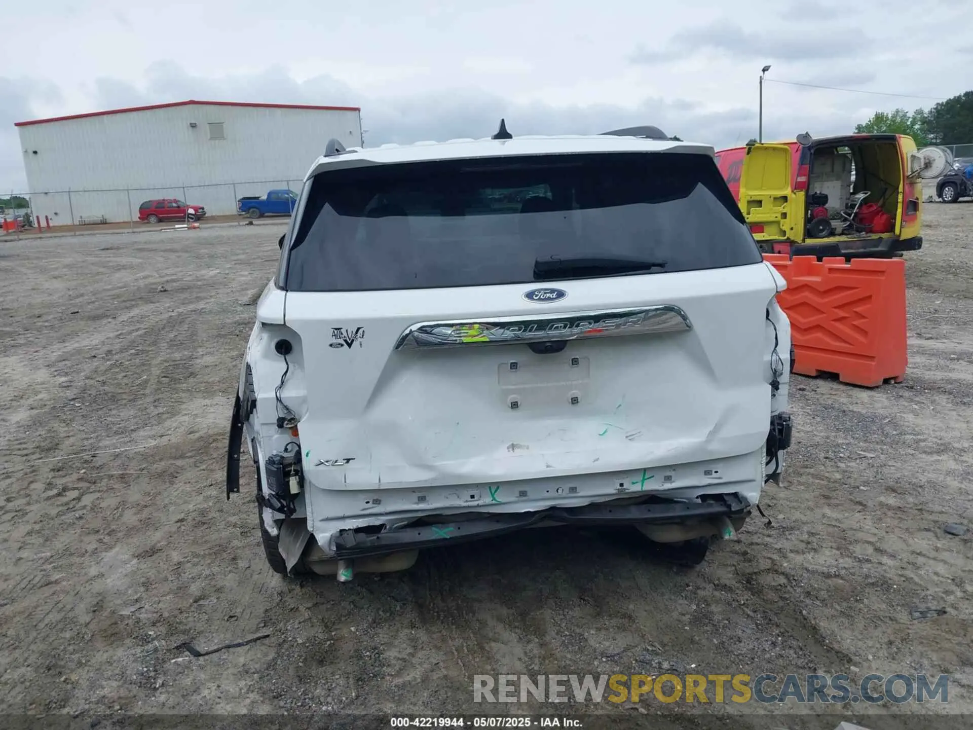 17 Photograph of a damaged car 1FMSK7DHXPGA02976 FORD EXPLORER 2023