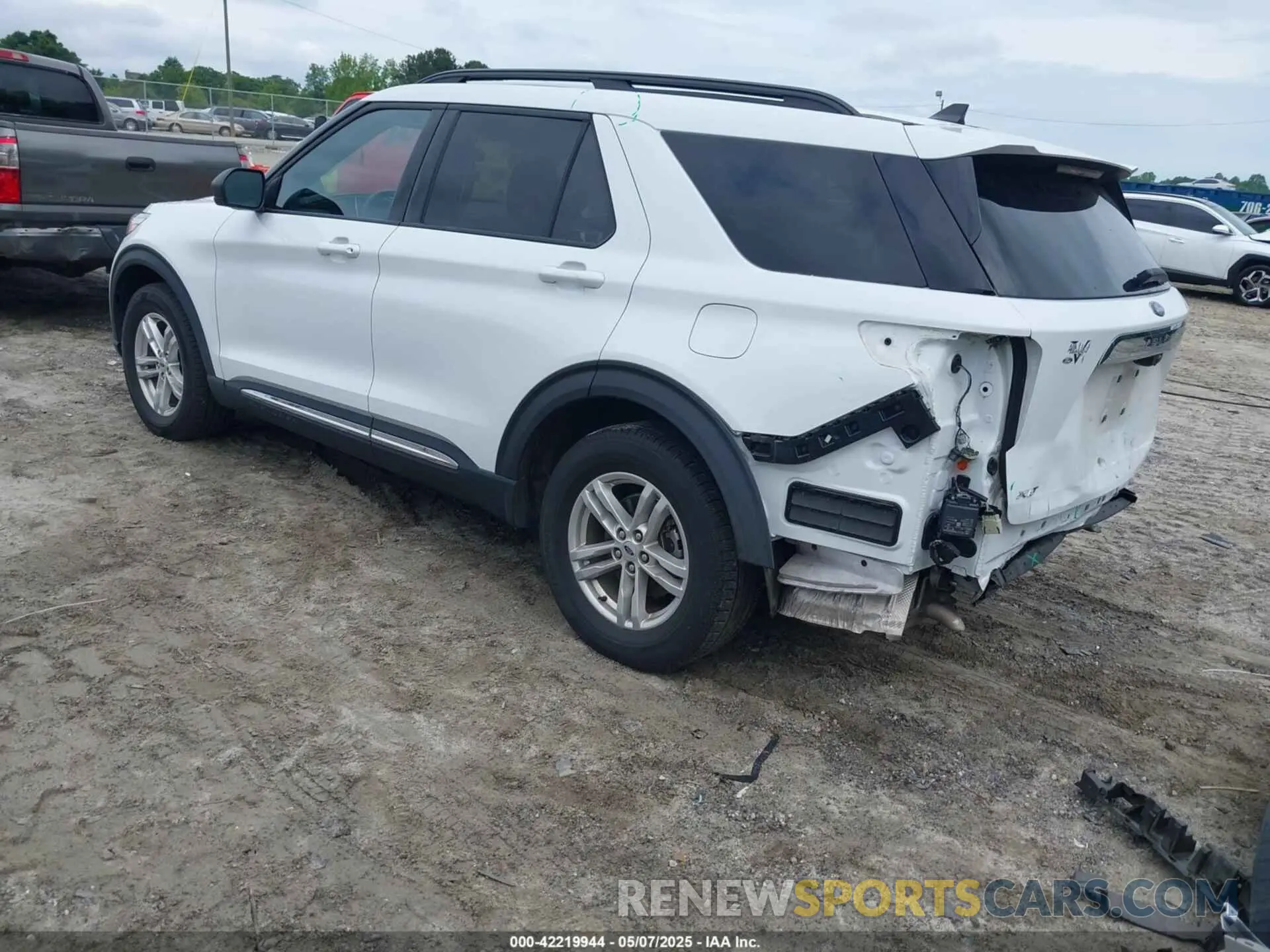 3 Photograph of a damaged car 1FMSK7DHXPGA02976 FORD EXPLORER 2023
