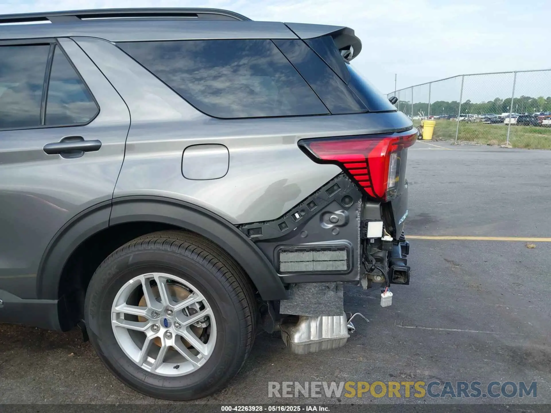 19 Photograph of a damaged car 1FMUK7DH4SGA37188 FORD EXPLORER 2025