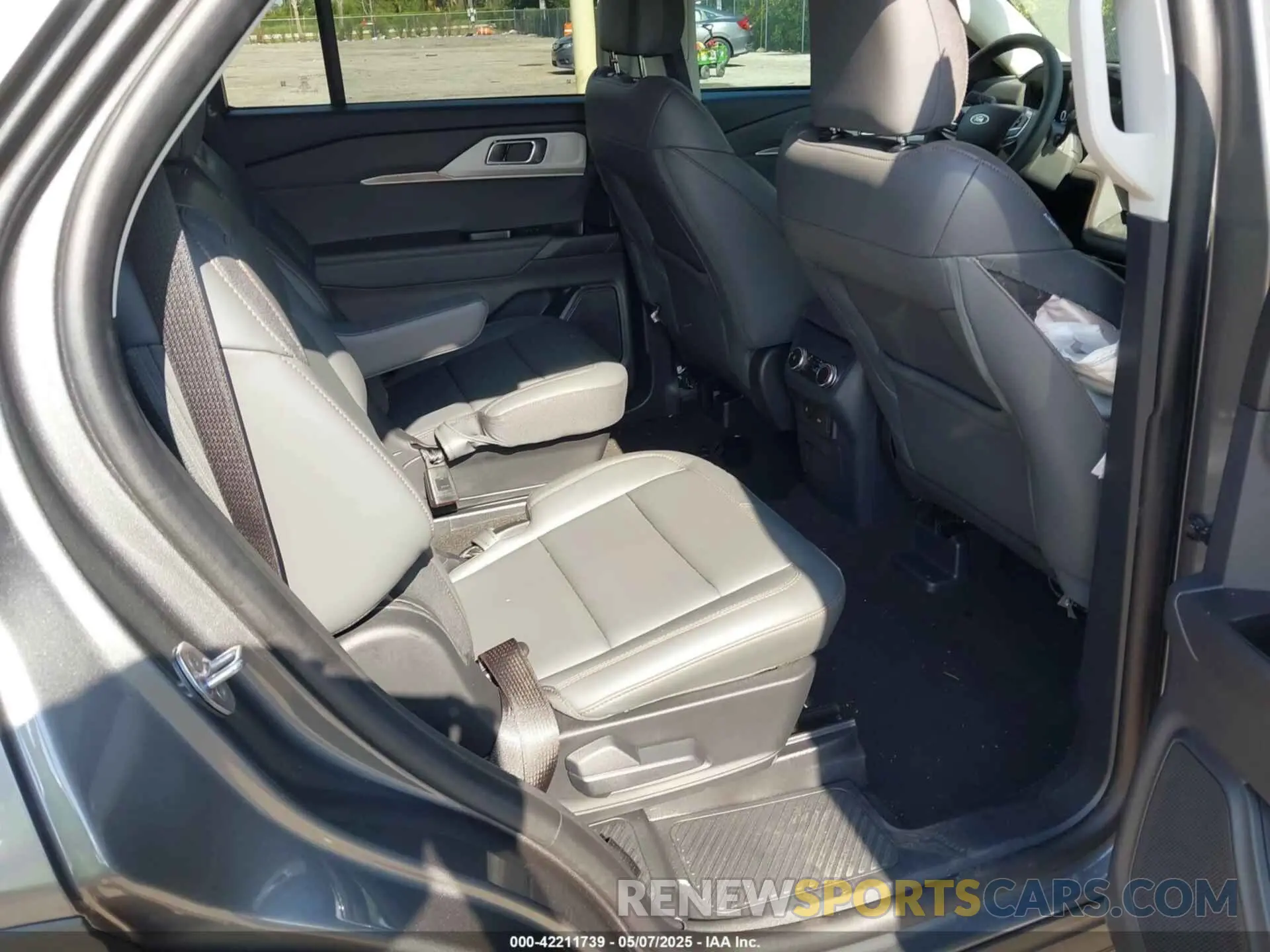 8 Фотография поврежденного автомобиля 1FMUK7DH7SGA49643 FORD EXPLORER 2025