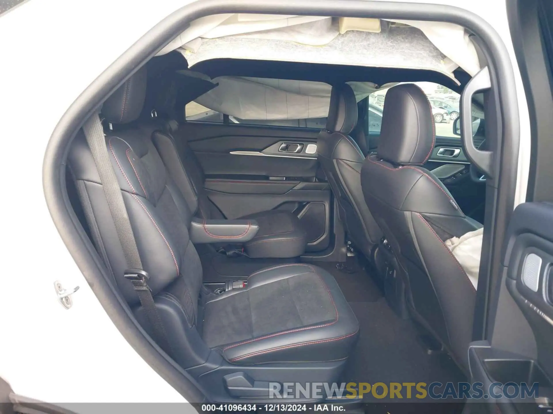 8 Фотография поврежденного автомобиля 1FMWK8GC3SGA12569 FORD EXPLORER 2025