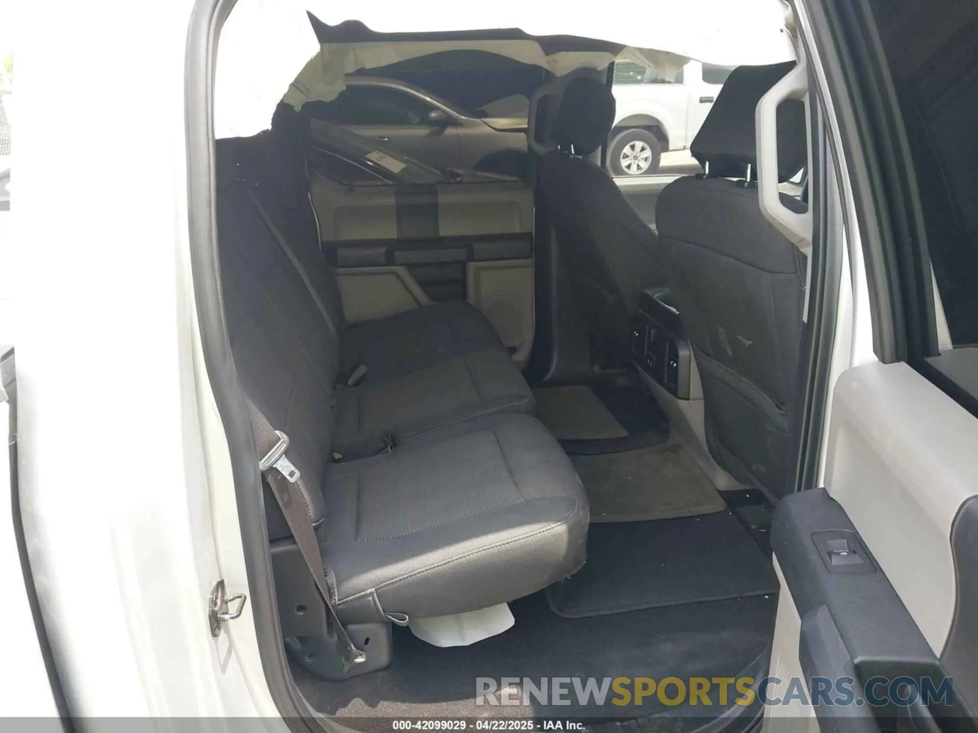8 Photograph of a damaged car 1FTEW1CPXKKC96722 FORD F-150 2019