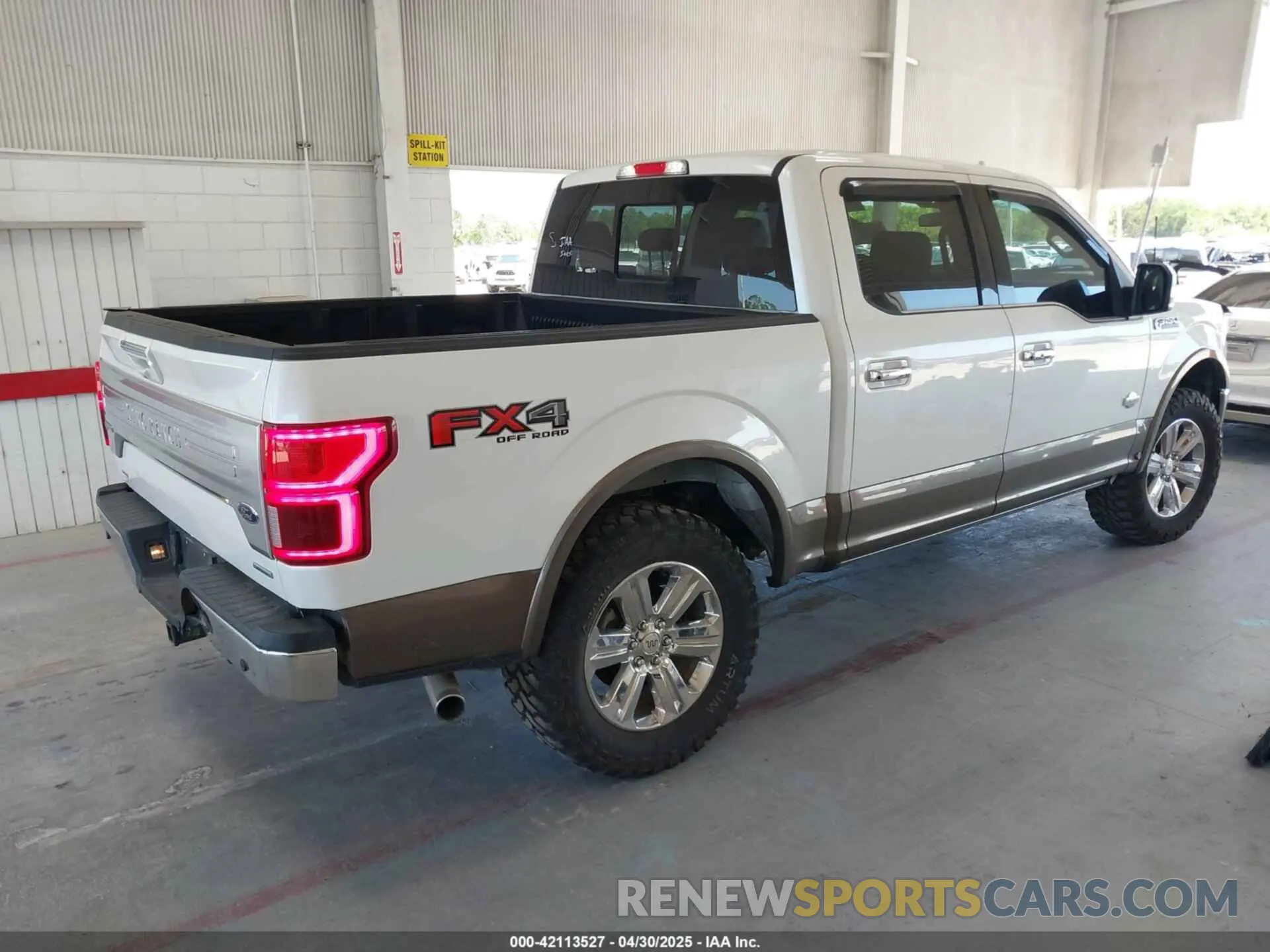 4 Фотография поврежденного автомобиля 1FTEW1E43KFB11986 FORD F-150 2019