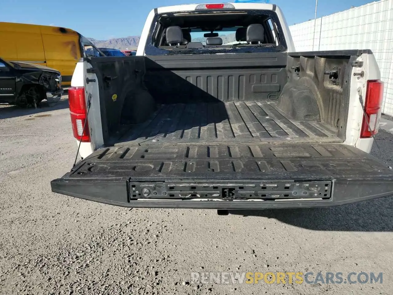 6 Фотография поврежденного автомобиля 1FTEW1E55KFA99039 FORD F-150 2019