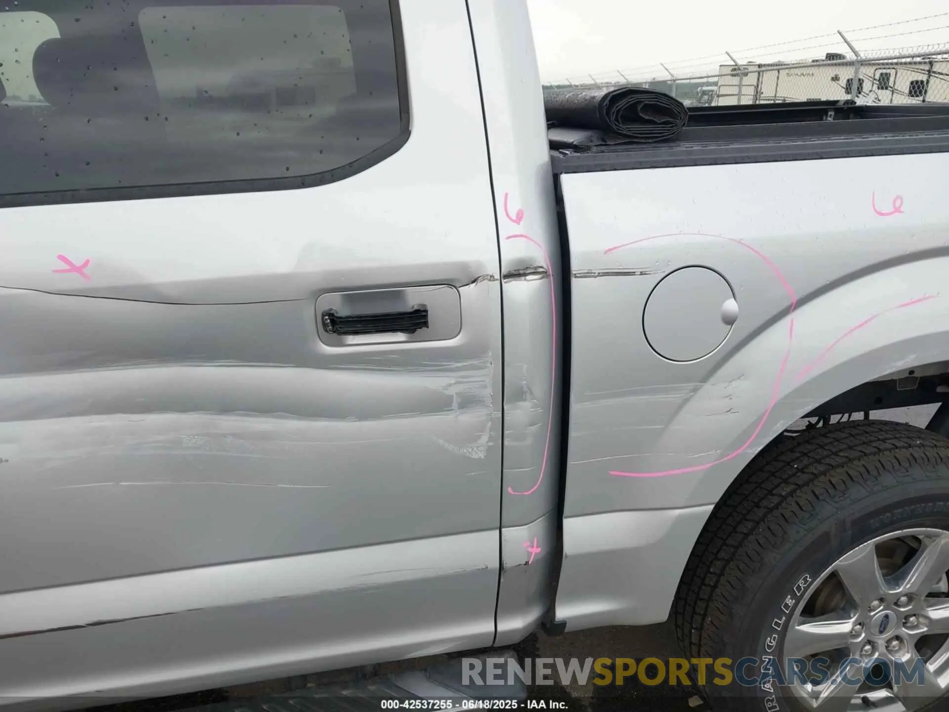 18 Photograph of a damaged car 1FTEW1E55KKE36039 FORD F-150 2019