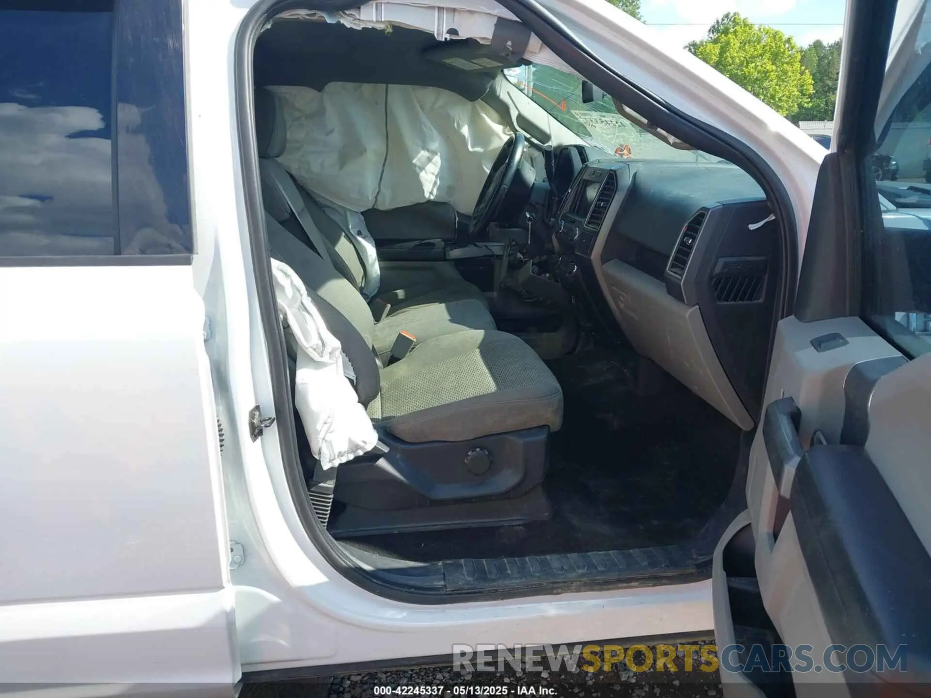 5 Фотография поврежденного автомобиля 1FTEW1E56KFB91082 FORD F-150 2019