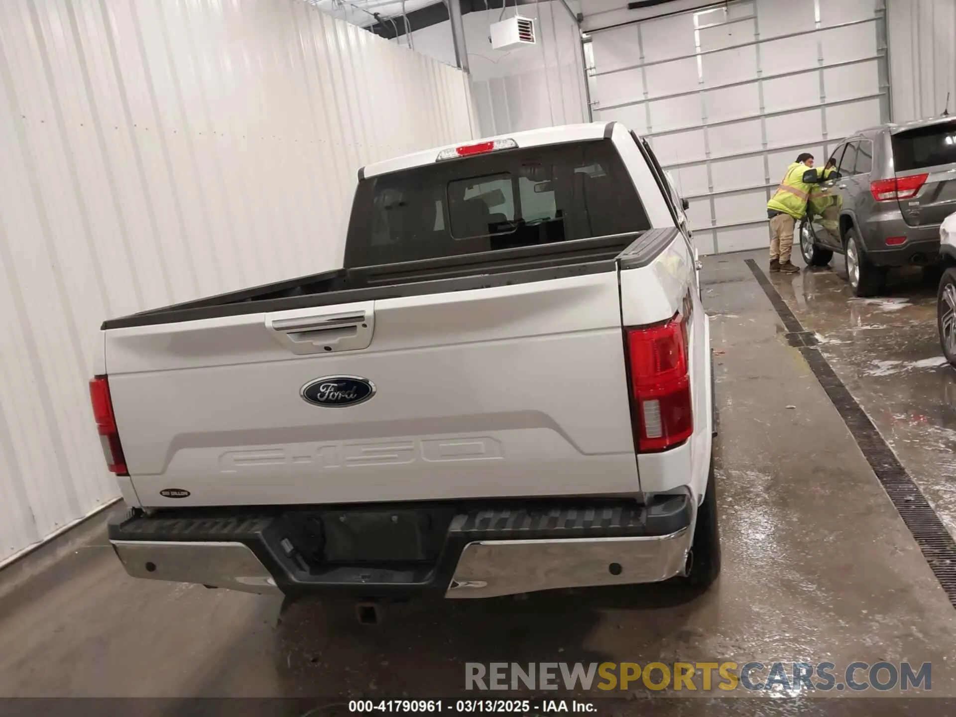 17 Фотография поврежденного автомобиля 1FTEW1E56KKC49604 FORD F-150 2019
