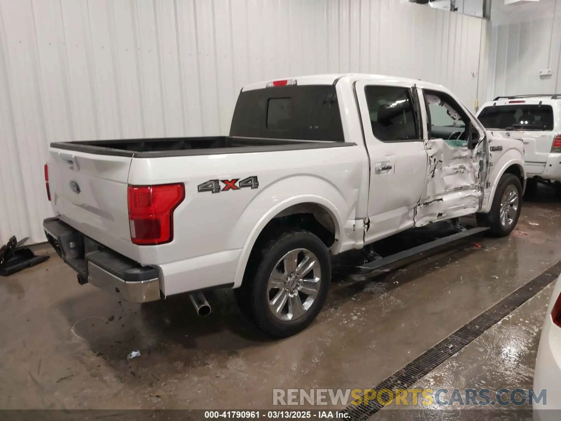 4 Фотография поврежденного автомобиля 1FTEW1E56KKC49604 FORD F-150 2019