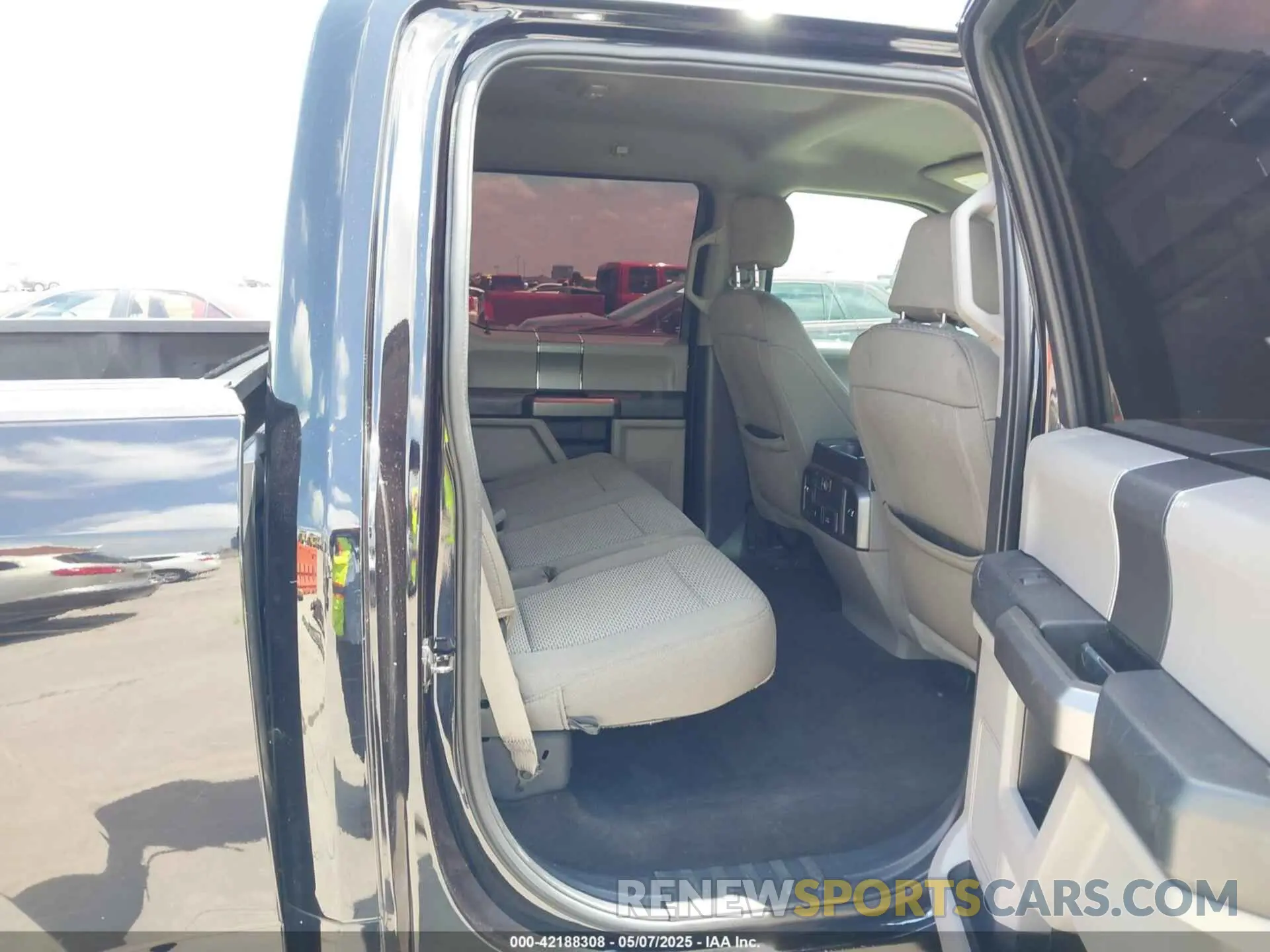 8 Photograph of a damaged car 1FTEW1E59KKE90346 FORD F-150 2019
