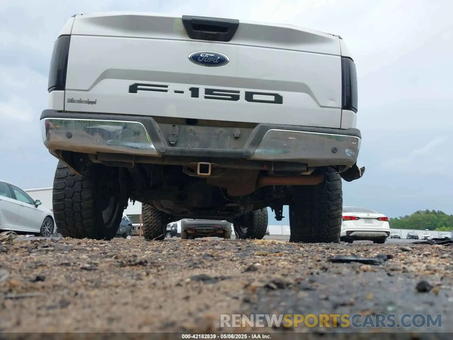 17 Photograph of a damaged car 1FTEW1EB2KKD98999 FORD F-150 2019