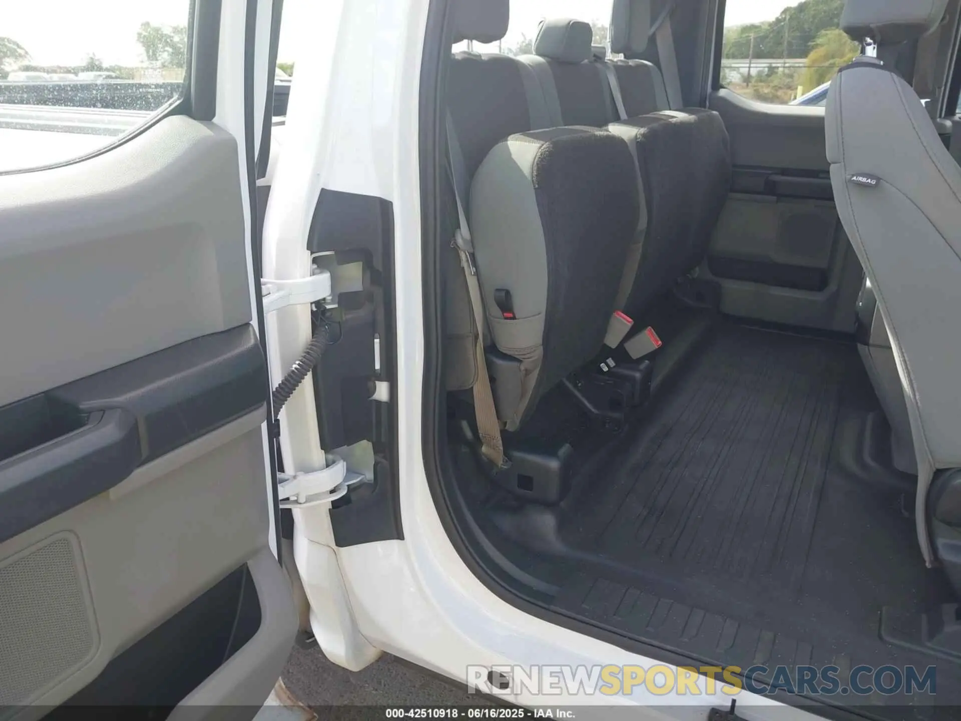 8 Photograph of a damaged car 1FTEX1C48KKD51946 FORD F-150 2019